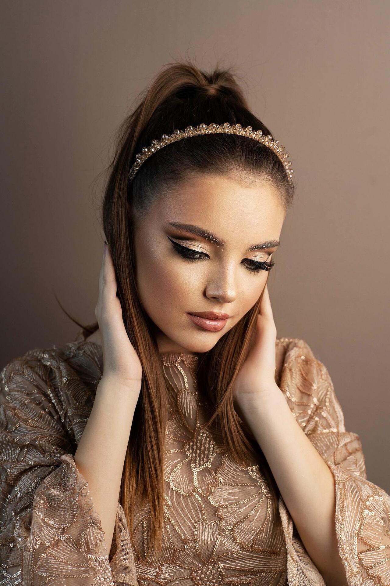 Tiara: Touch of Beige
