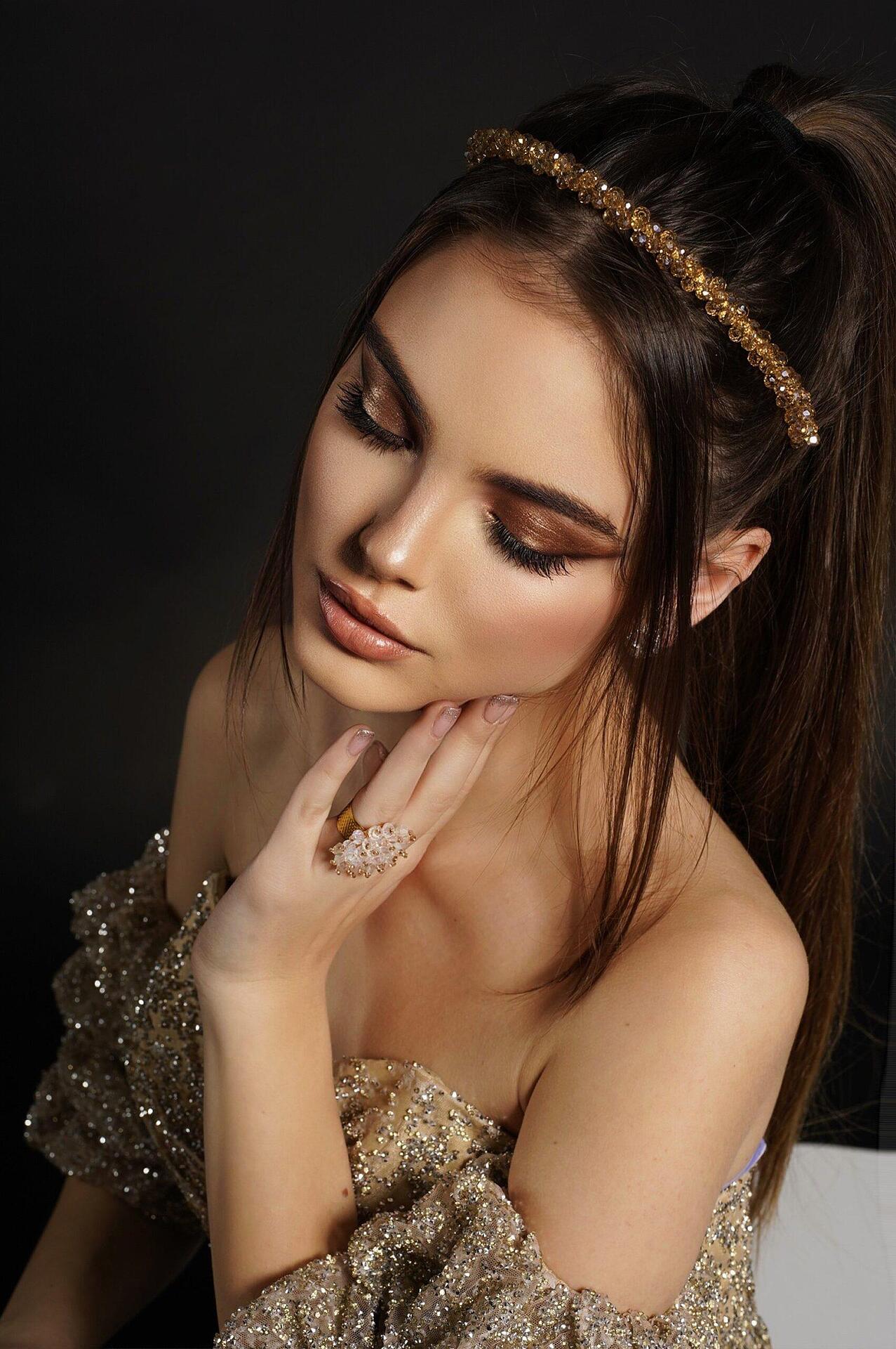 Tiara: Touch of Beige