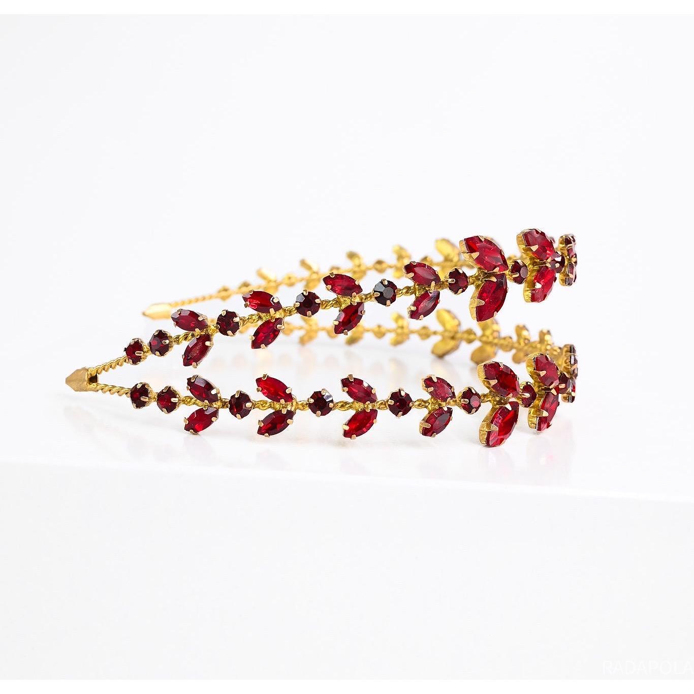 Double Tiara: Red Vine Kiss