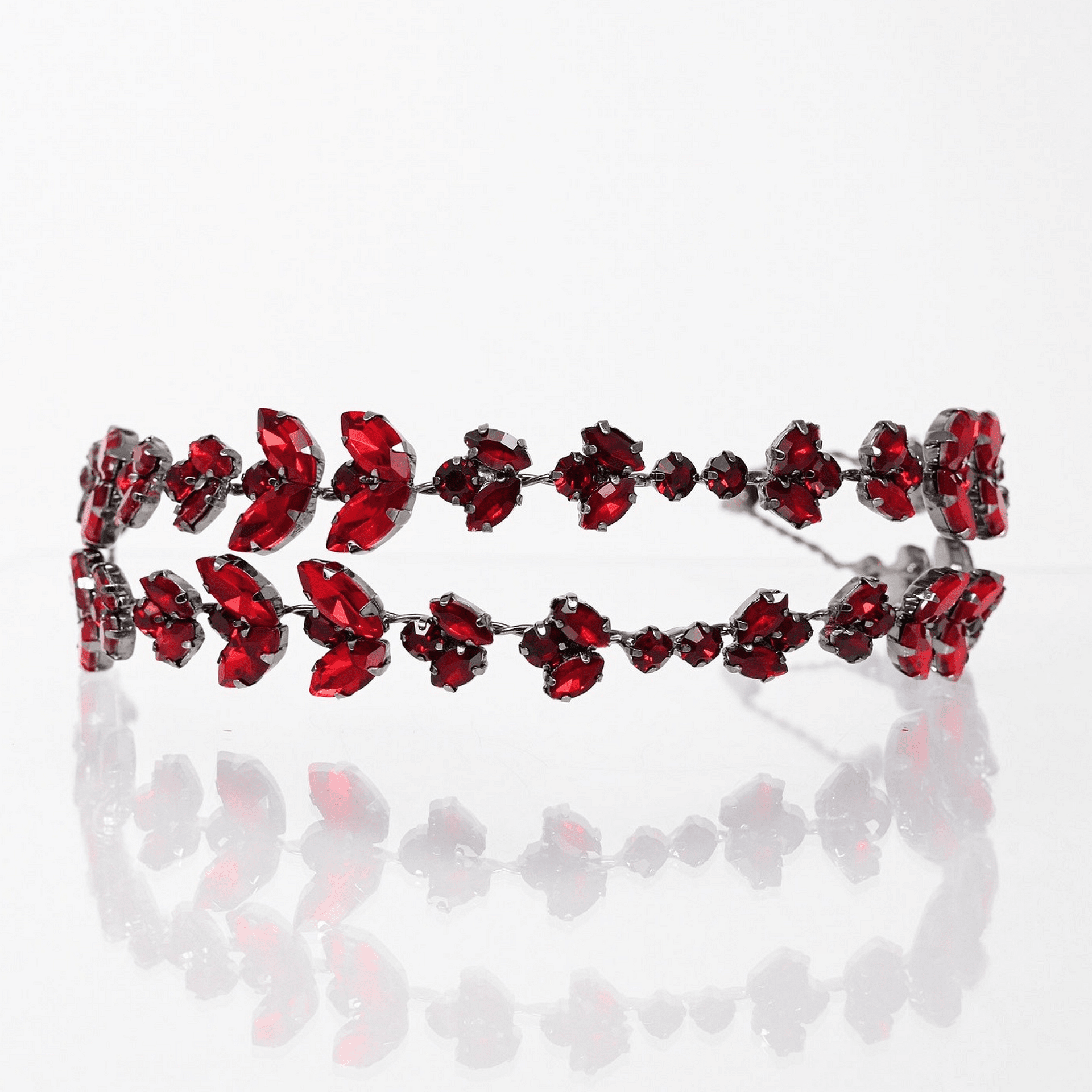 Double tiara with red crystals