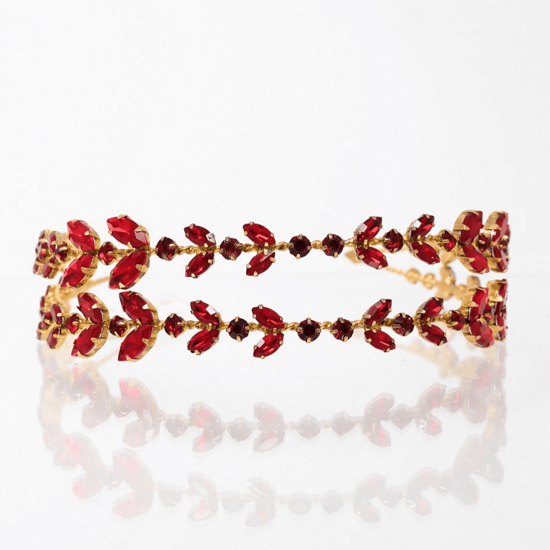 Double tiara with red crystals