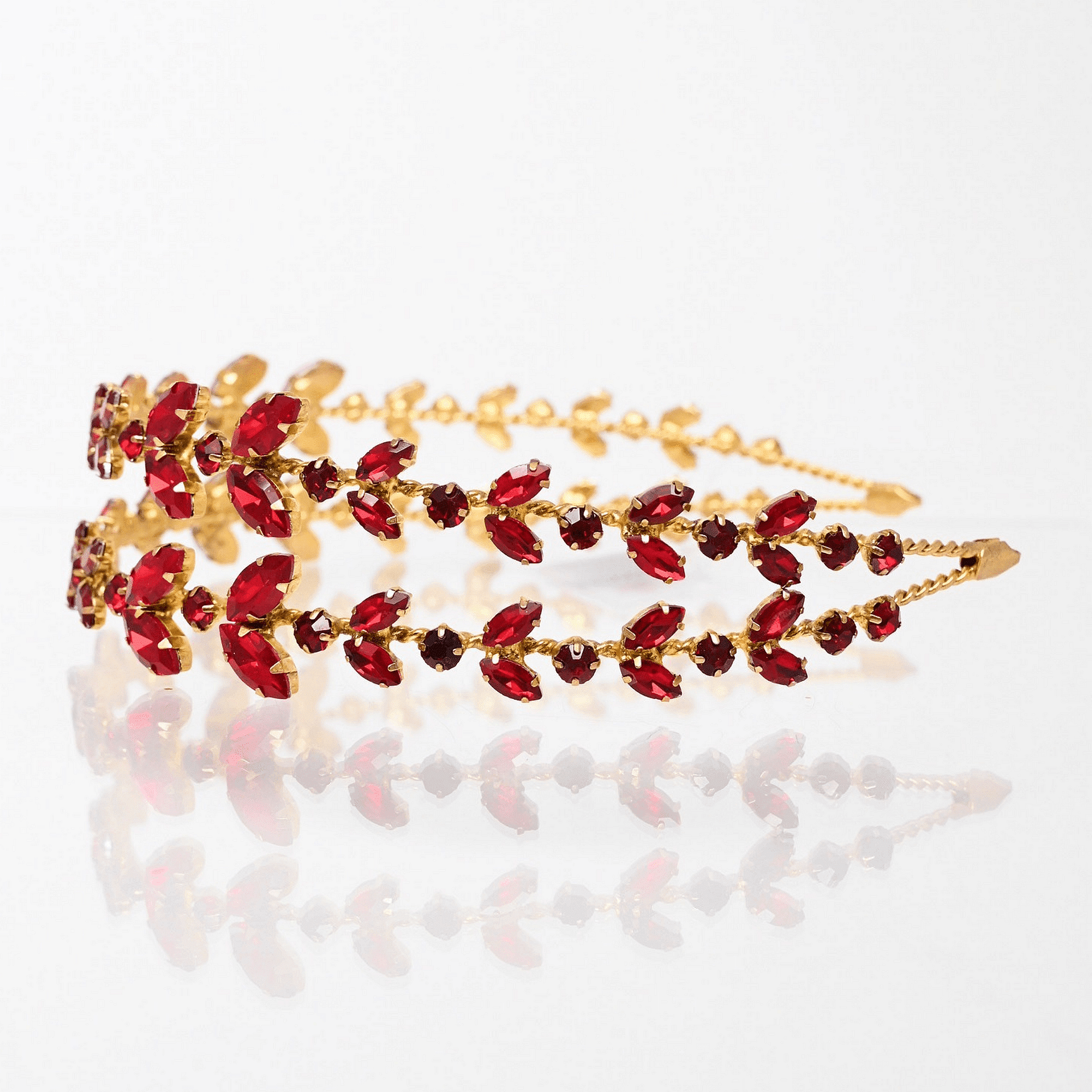 Double tiara with red crystals