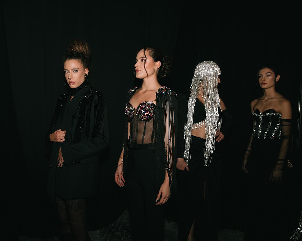 Luxurious jacket with hanging stones on the shoulders: Constellation