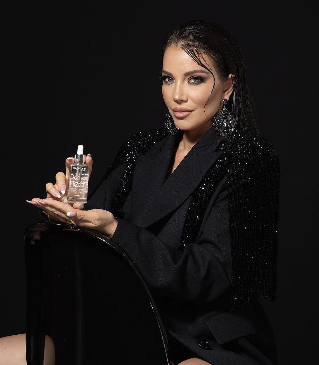 Luxurious jacket with hanging stones on the shoulders: Constellation