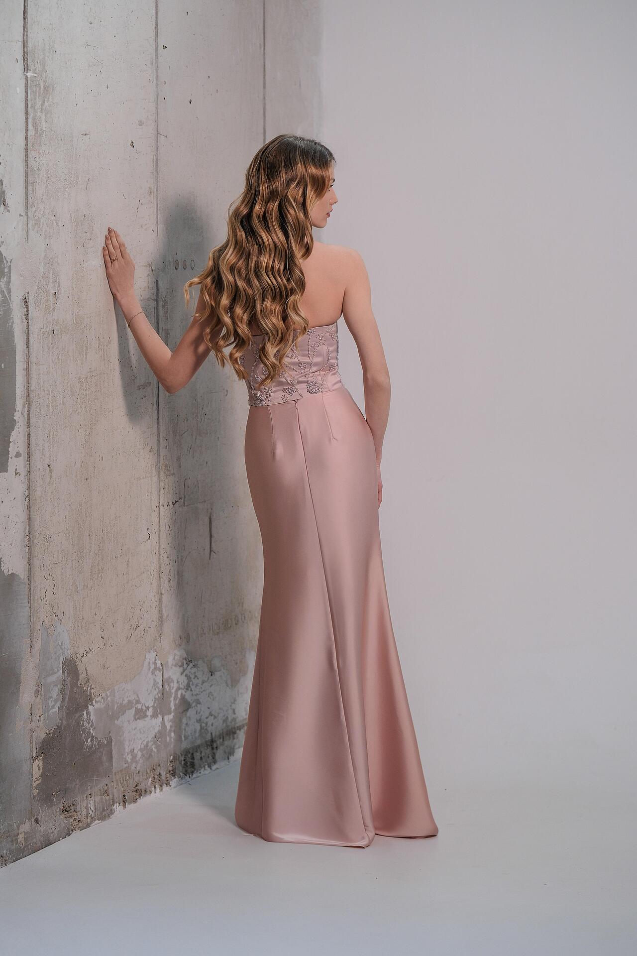 Elegant top in pink: Amara
