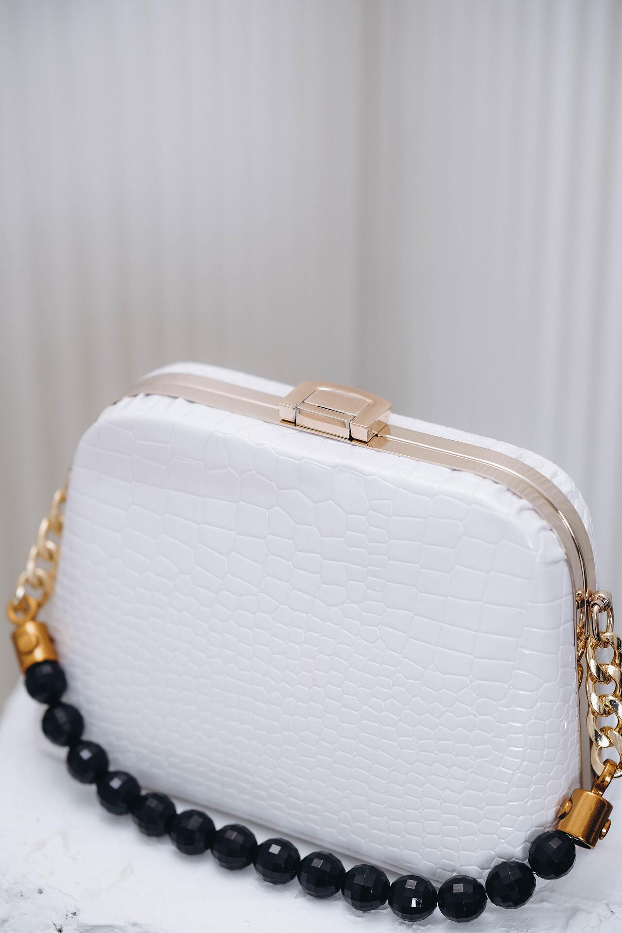 Elegant bag in white: Zephira