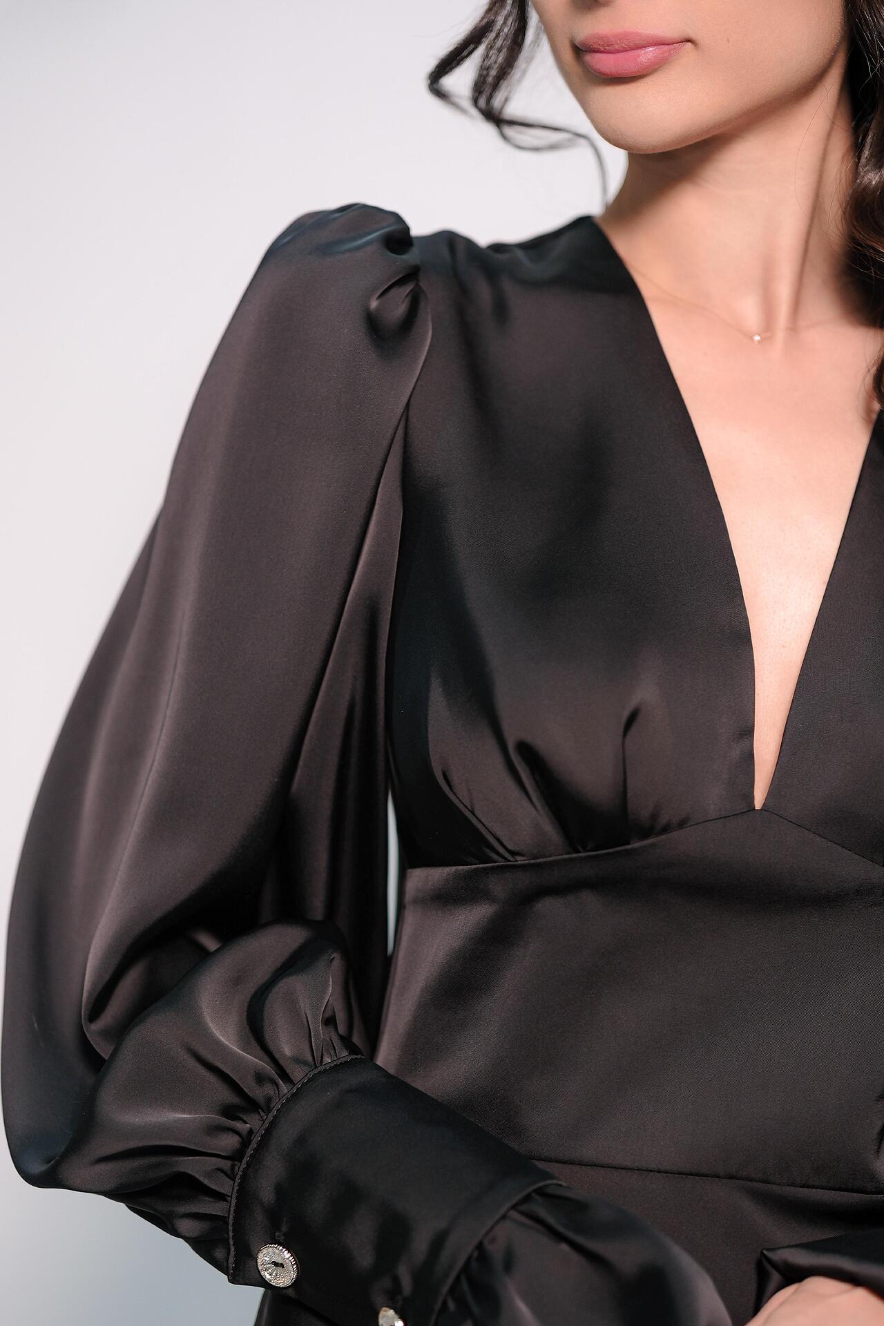 Elegant minimalist dress in black: Unéa