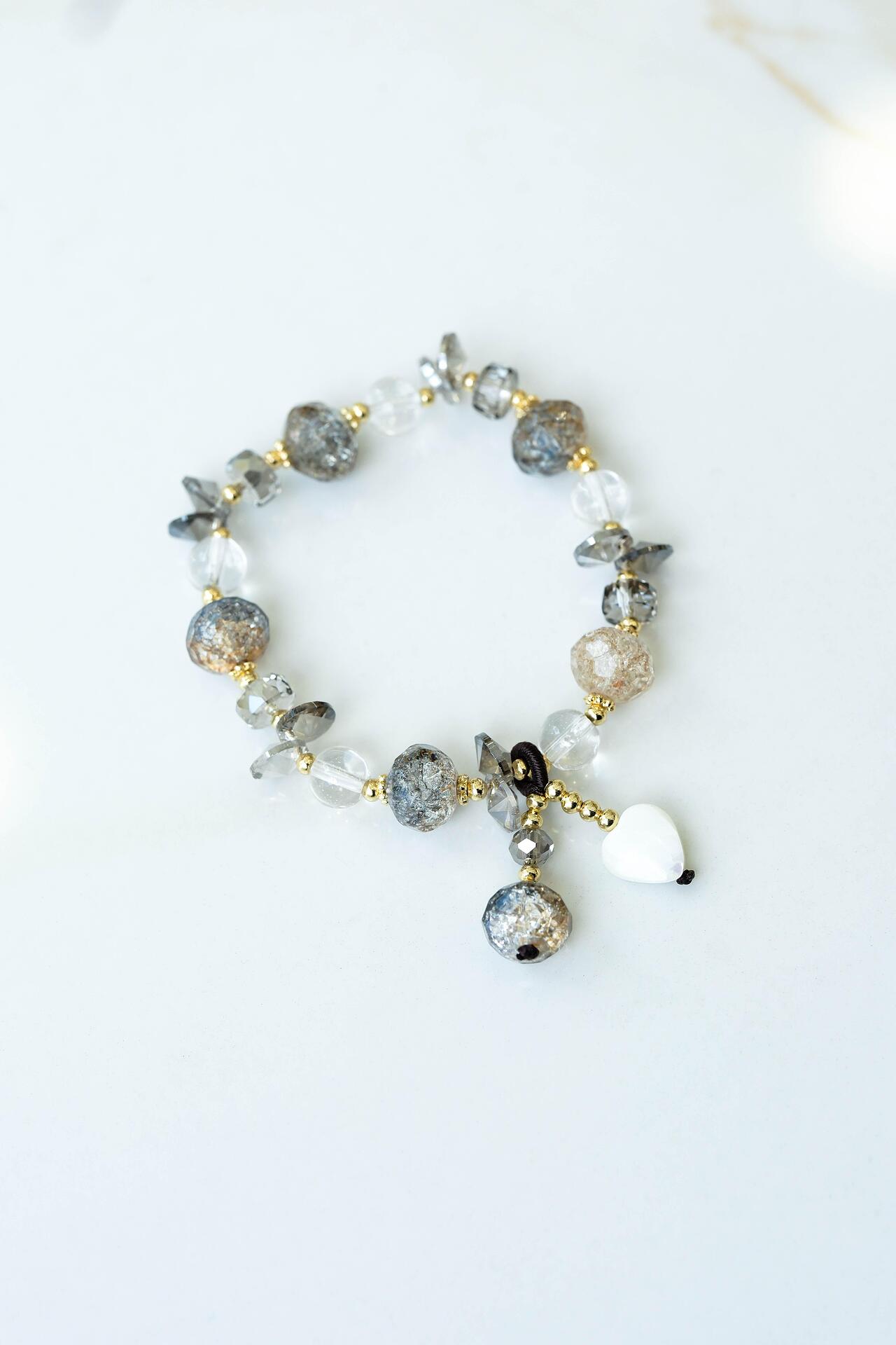 Bracelet in different varieties in shades of green 