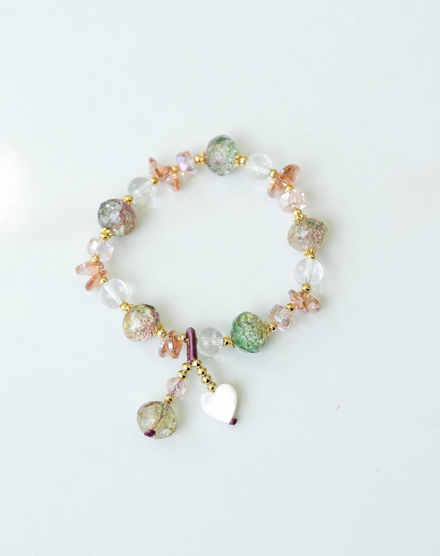 Bracelet in different varieties in shades of green 