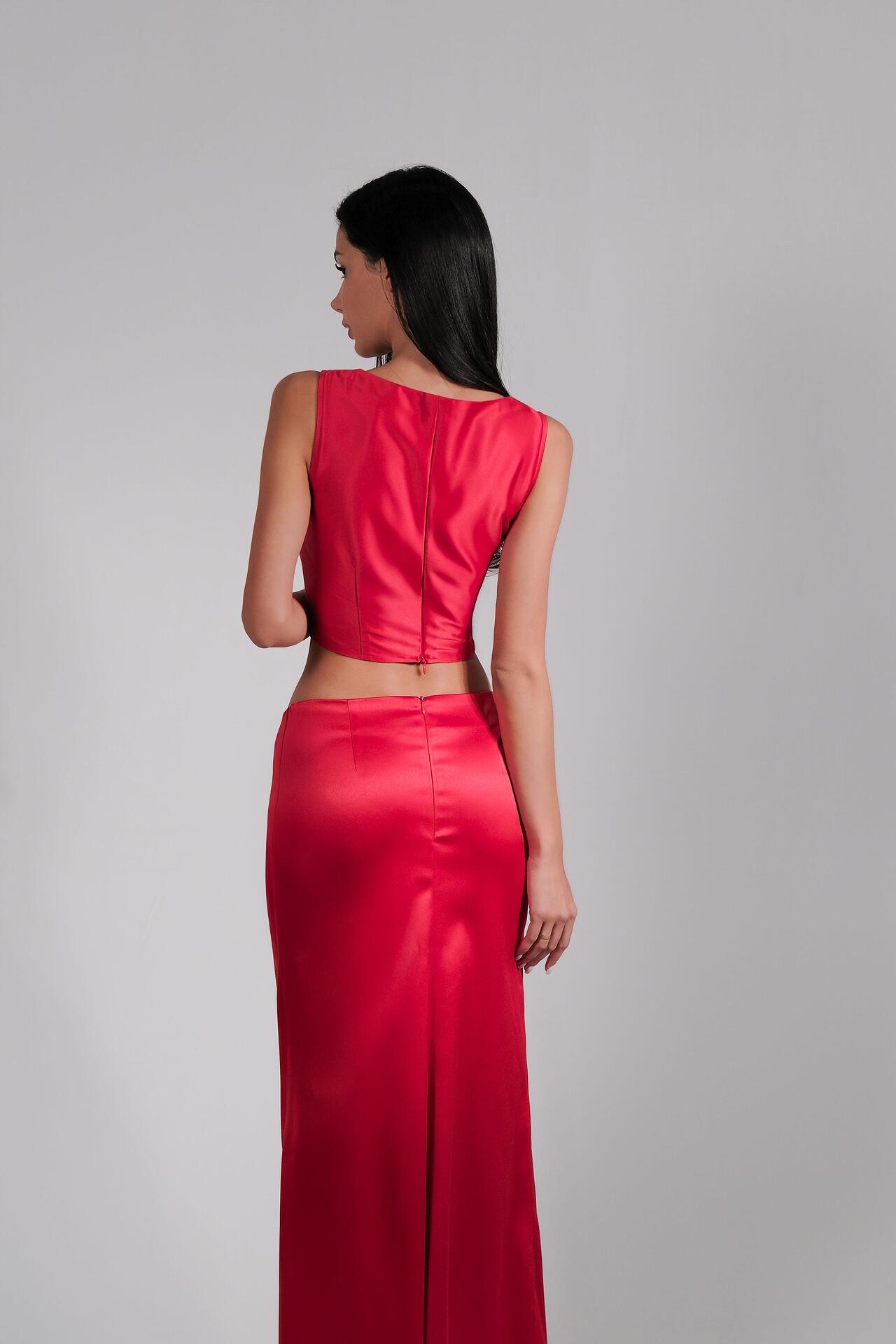 Tempting long skirt in red: Merida 