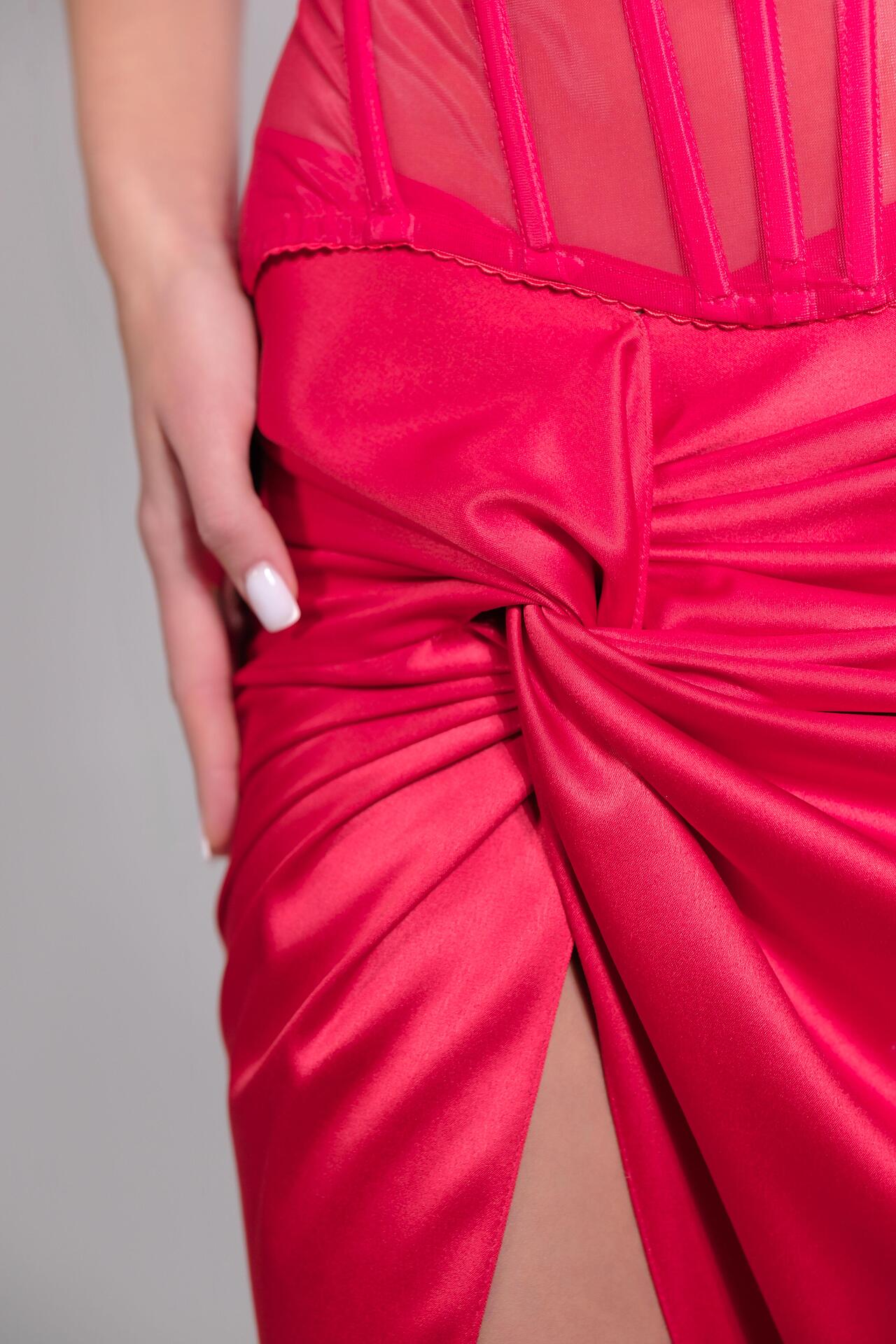 Tempting long skirt in red: Merida 