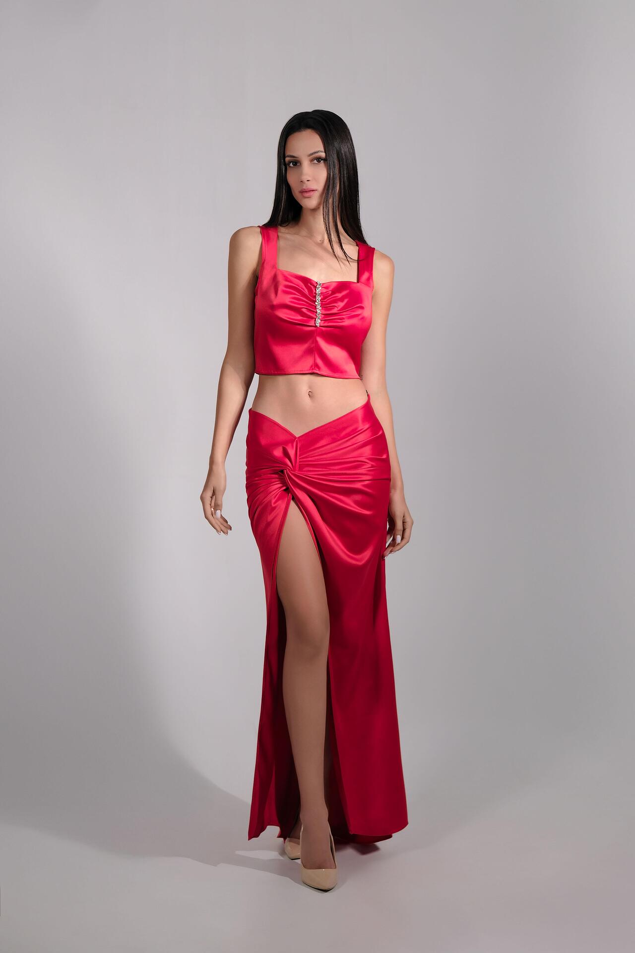 Tempting long skirt in red: Merida 