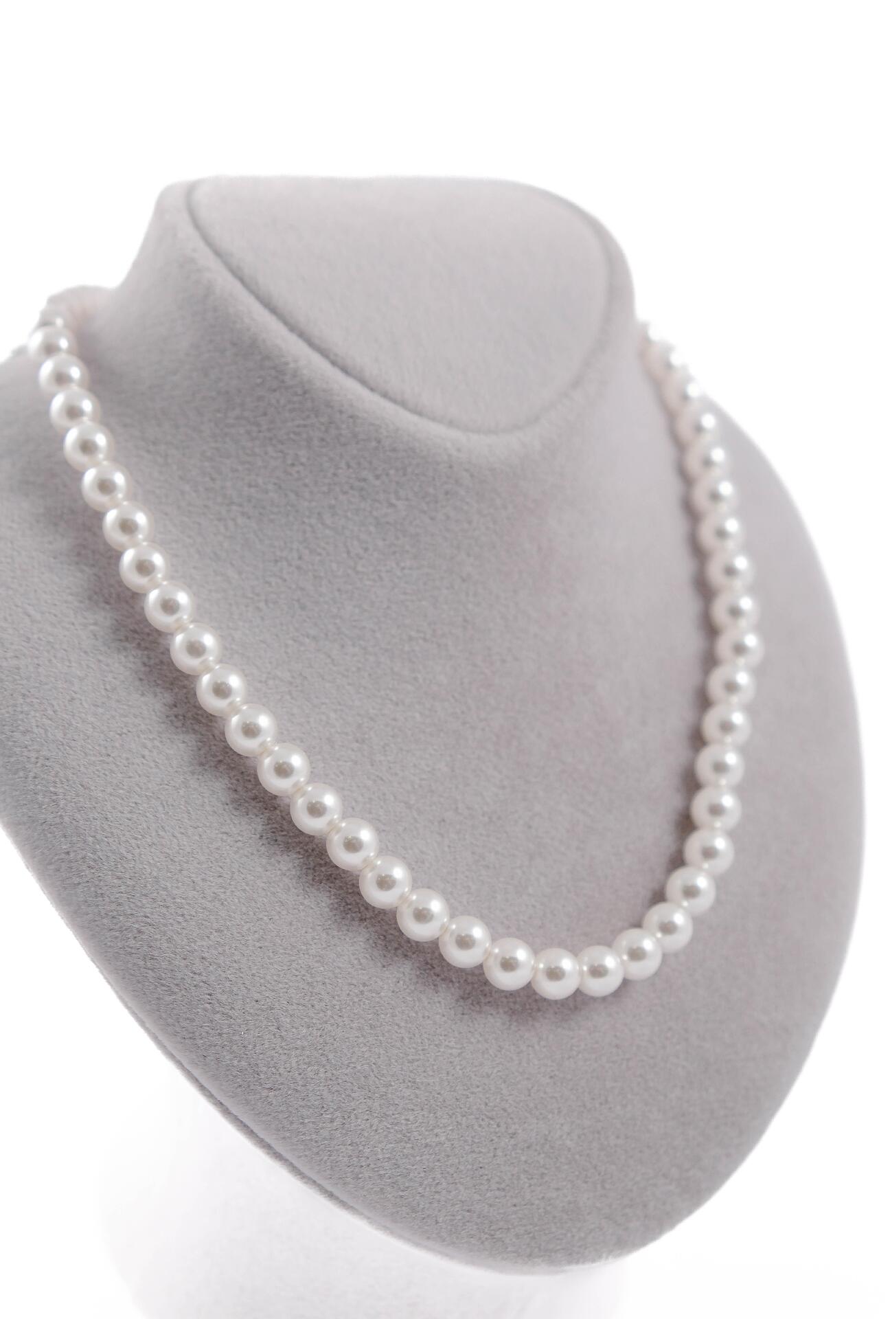 Classic pearl necklace