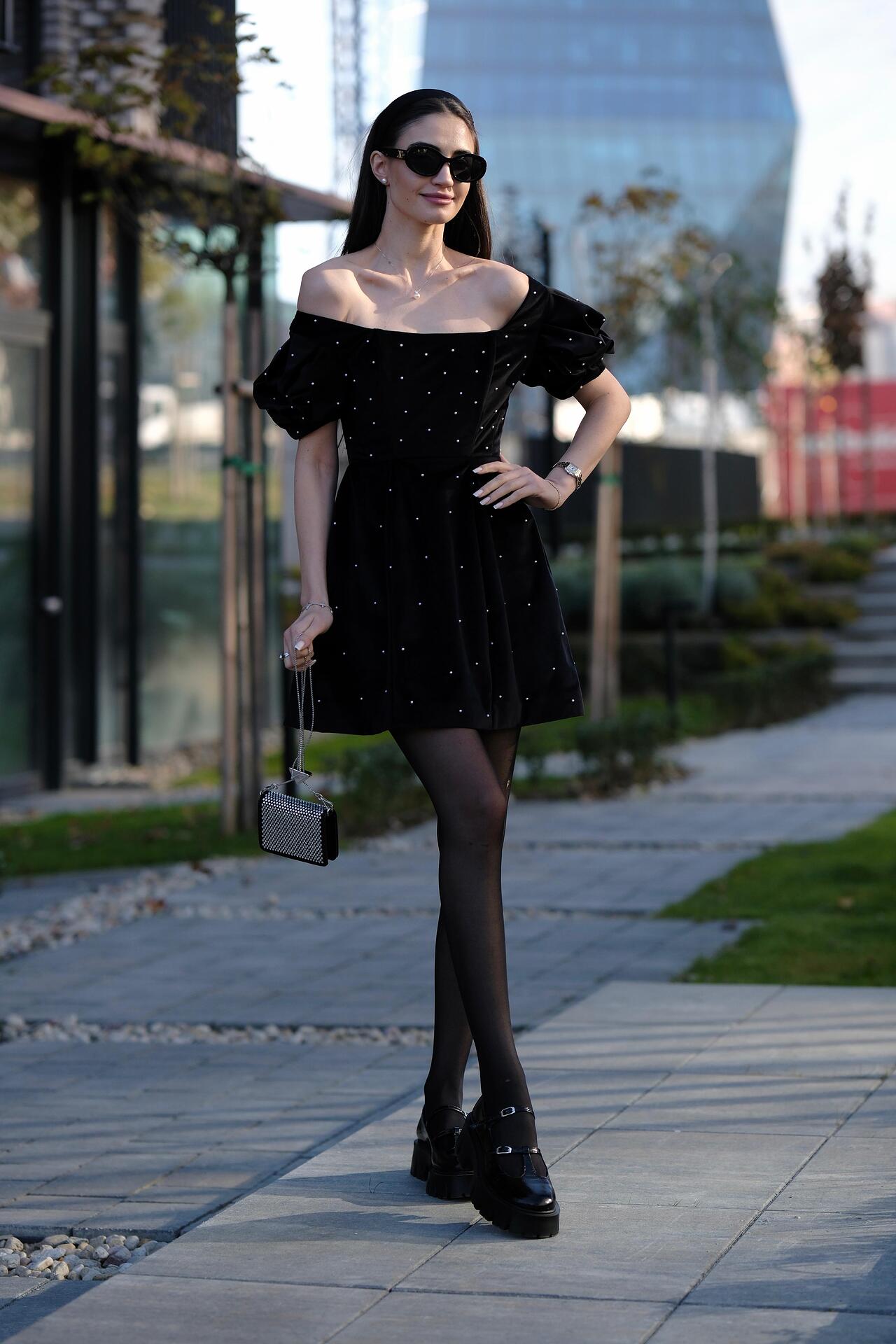 Coquettish velvet dress: Sombre