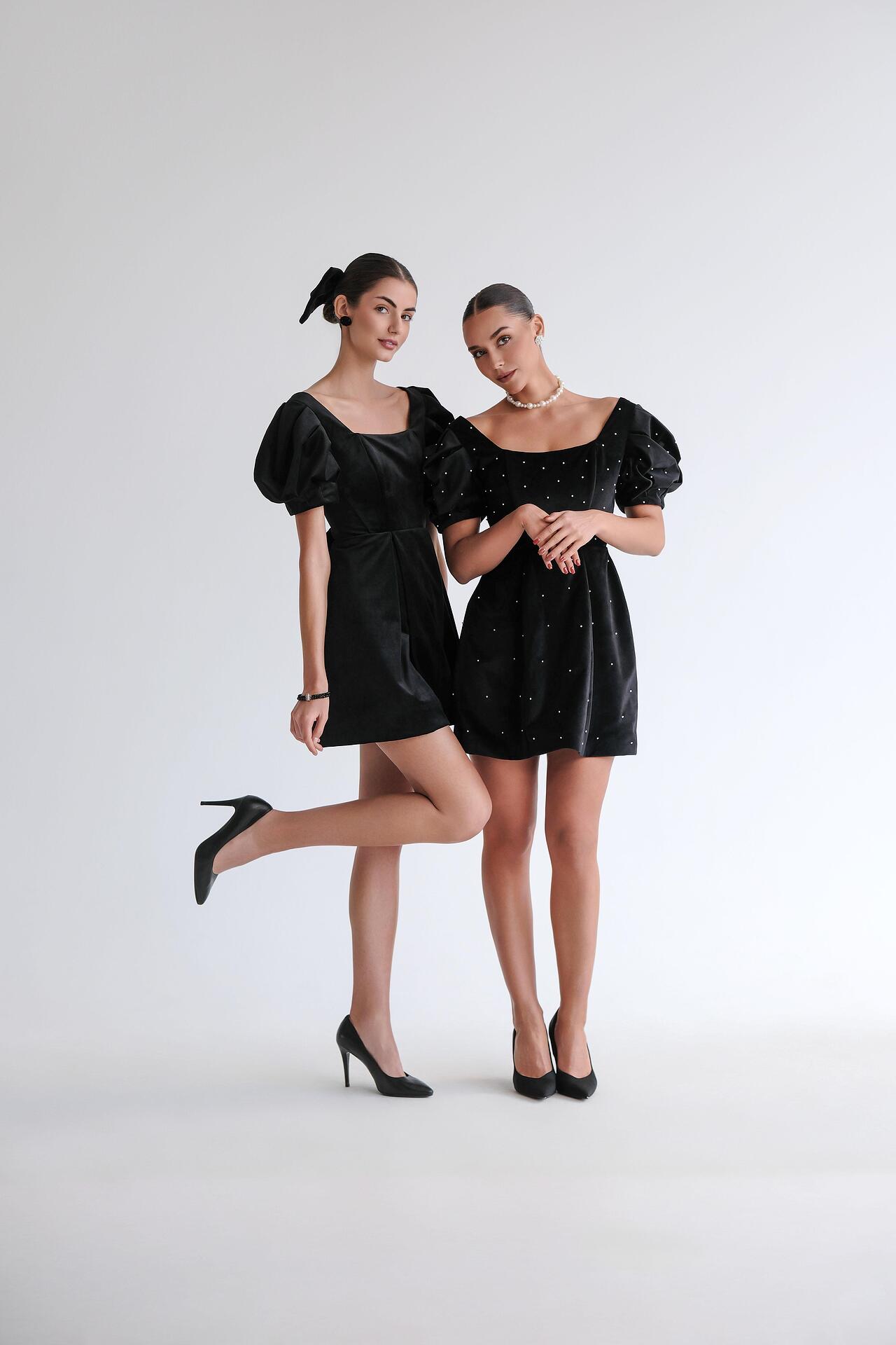 Coquettish velvet dress: Sombre