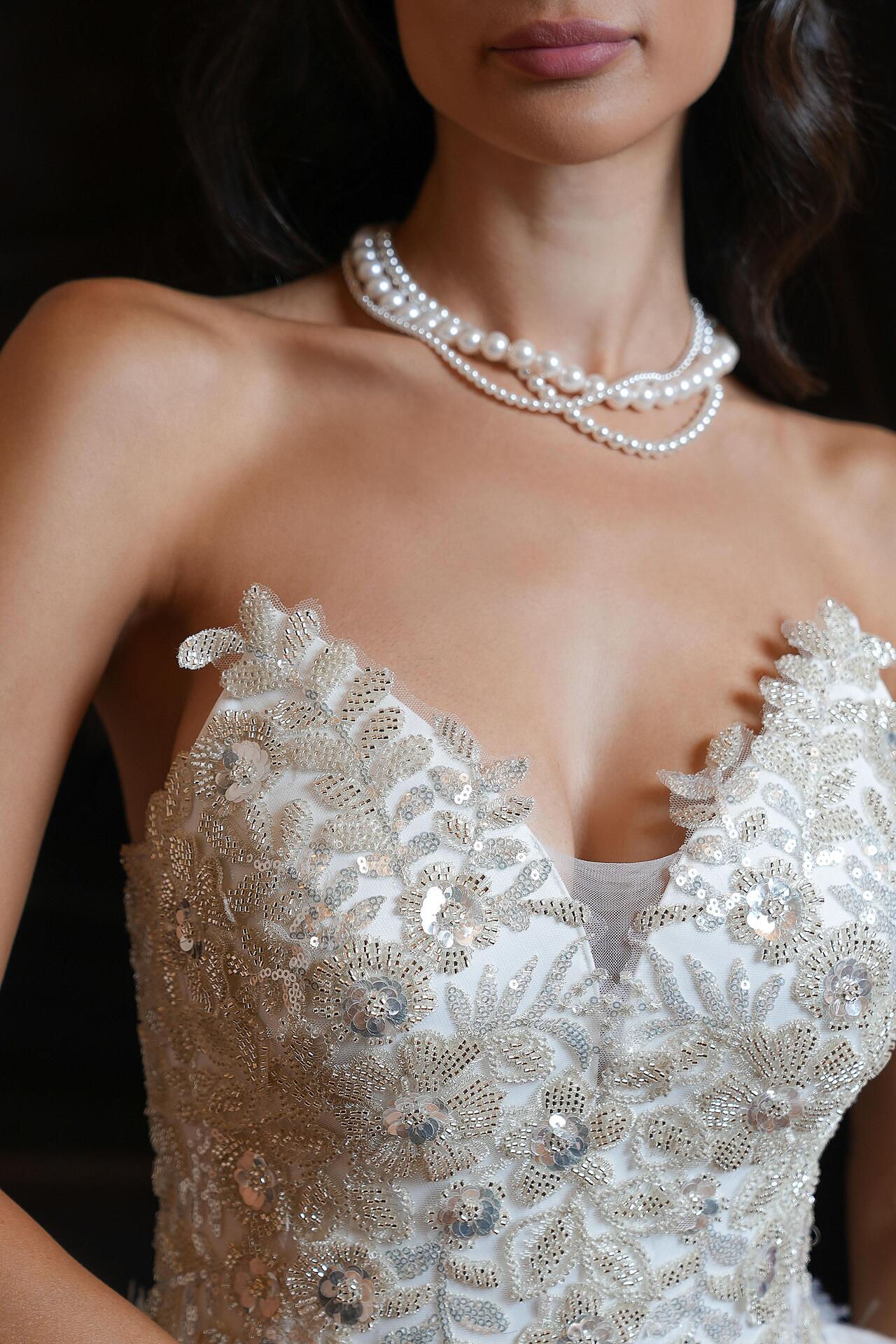 Cocktail dress with ostrich feathers: Heaven