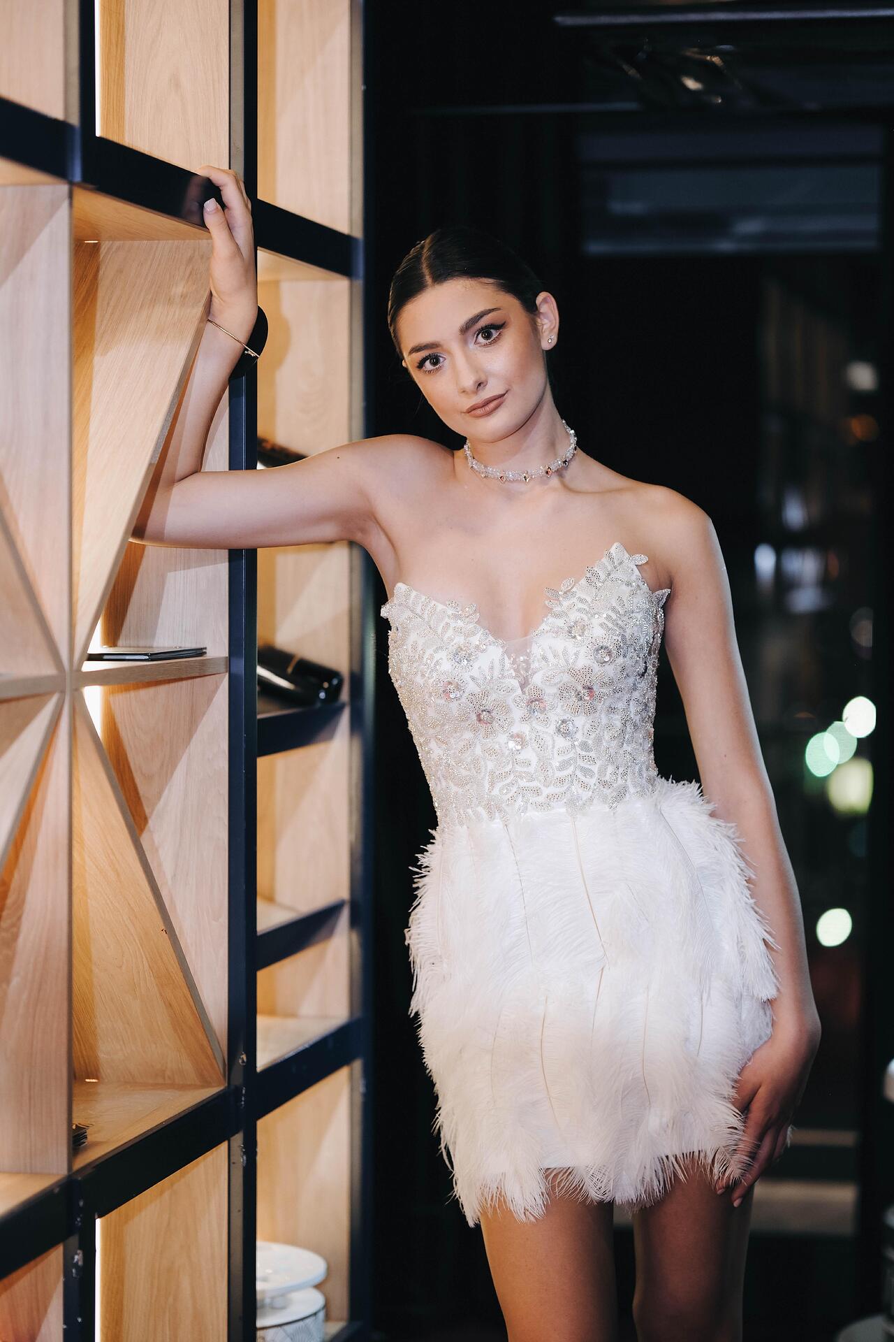 Cocktail dress with ostrich feathers: Heaven