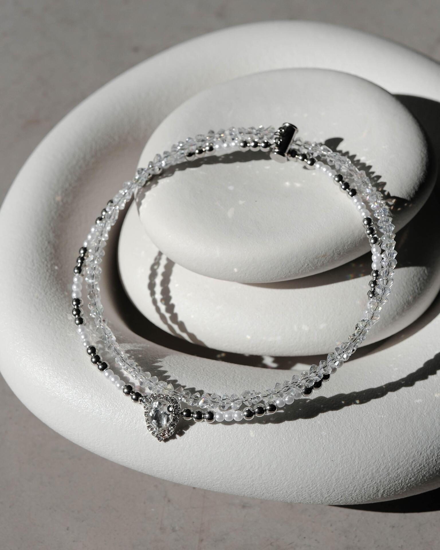 Necklace with beads and a voluminous stone: I am