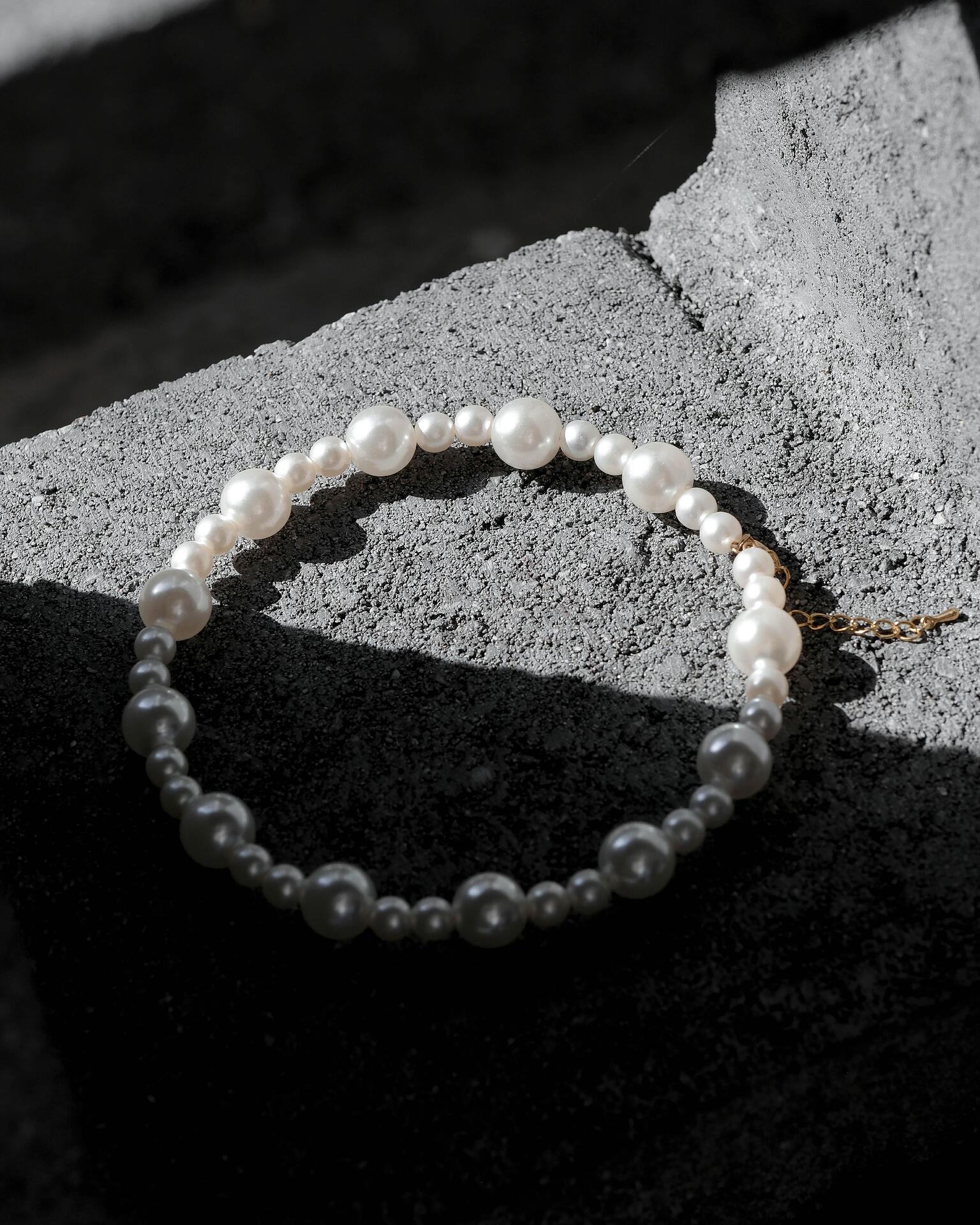 Pearl necklace: Be Milady
