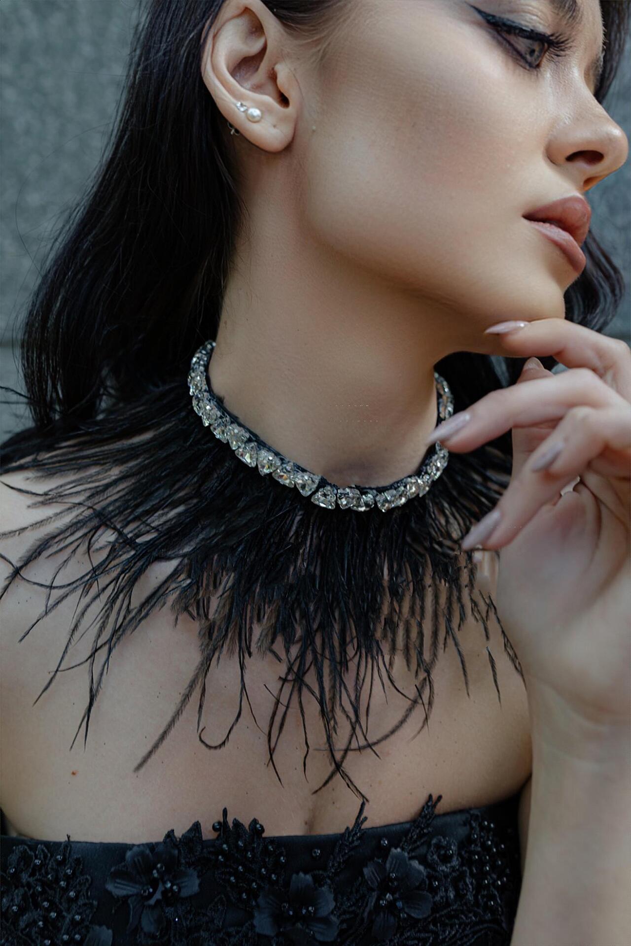 Necklace with ostrich feathers and crystals