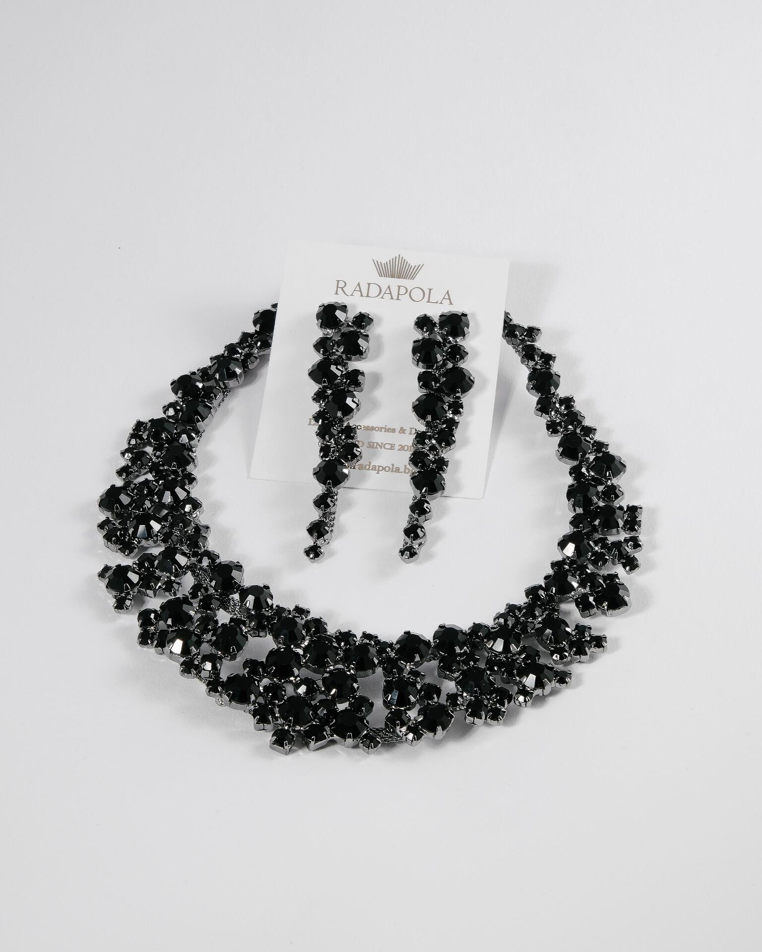 Set: black necklace and earrings