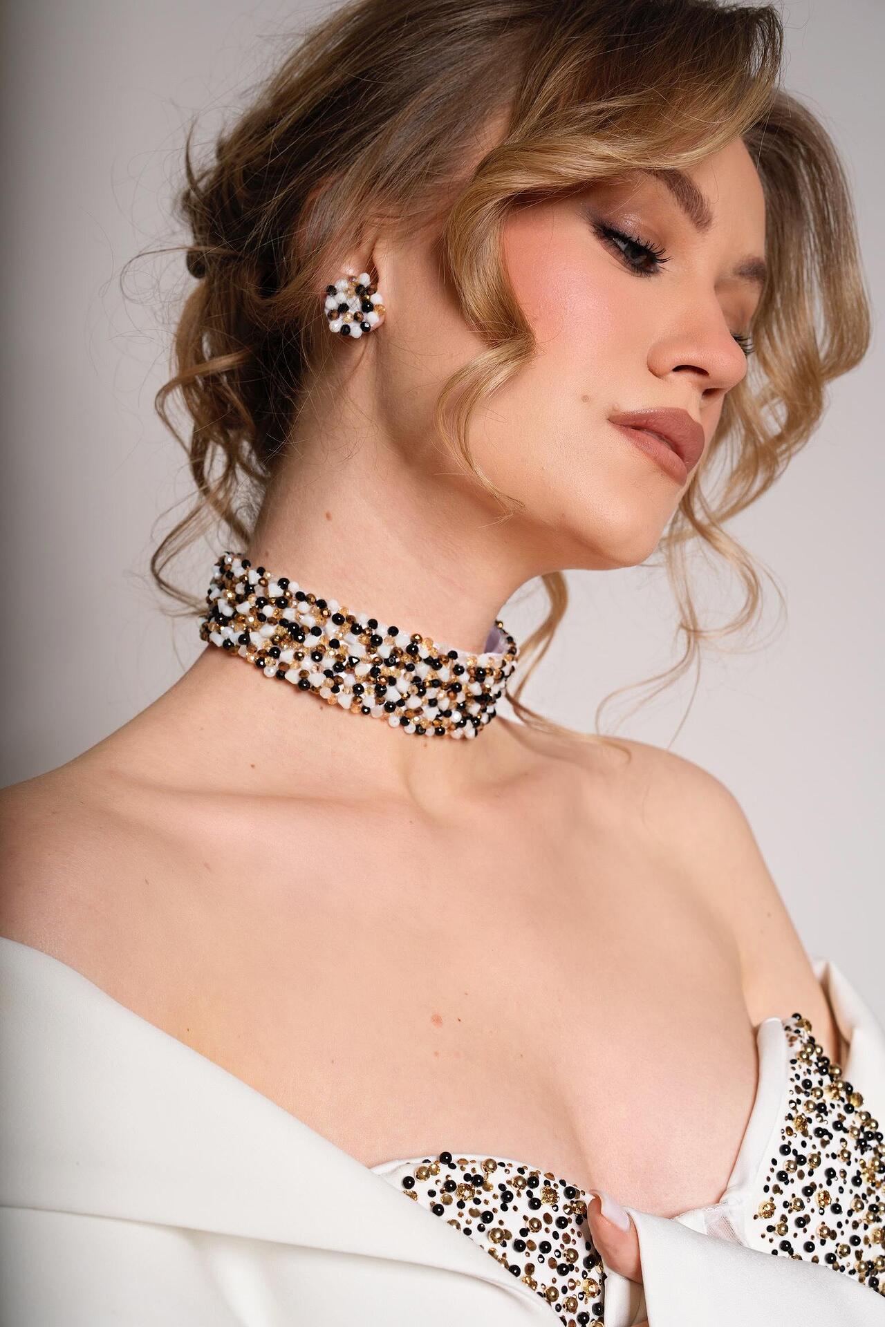 Set: choker and earrings