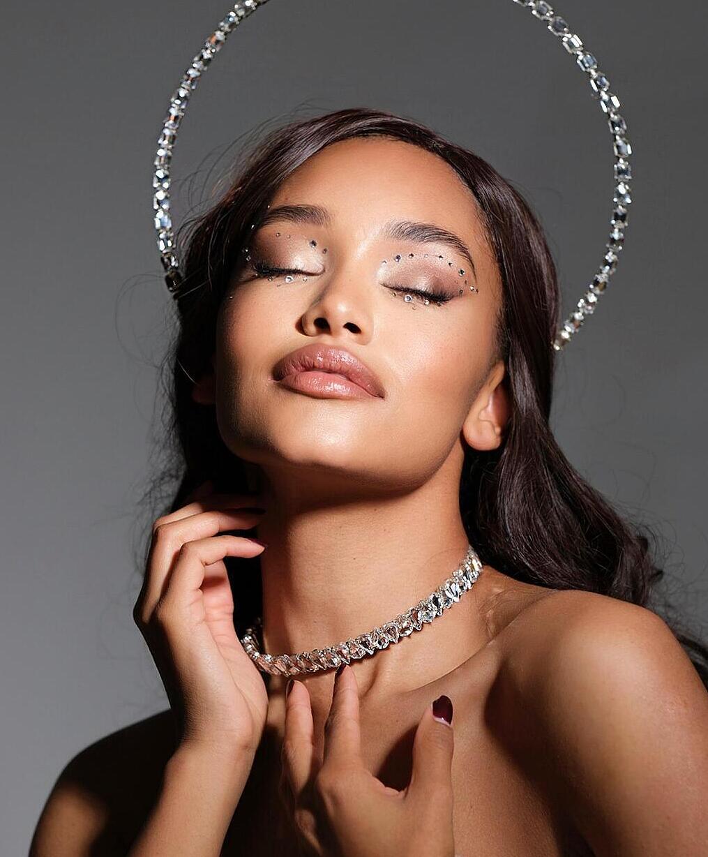 Necklace with stones: Brilliant Line