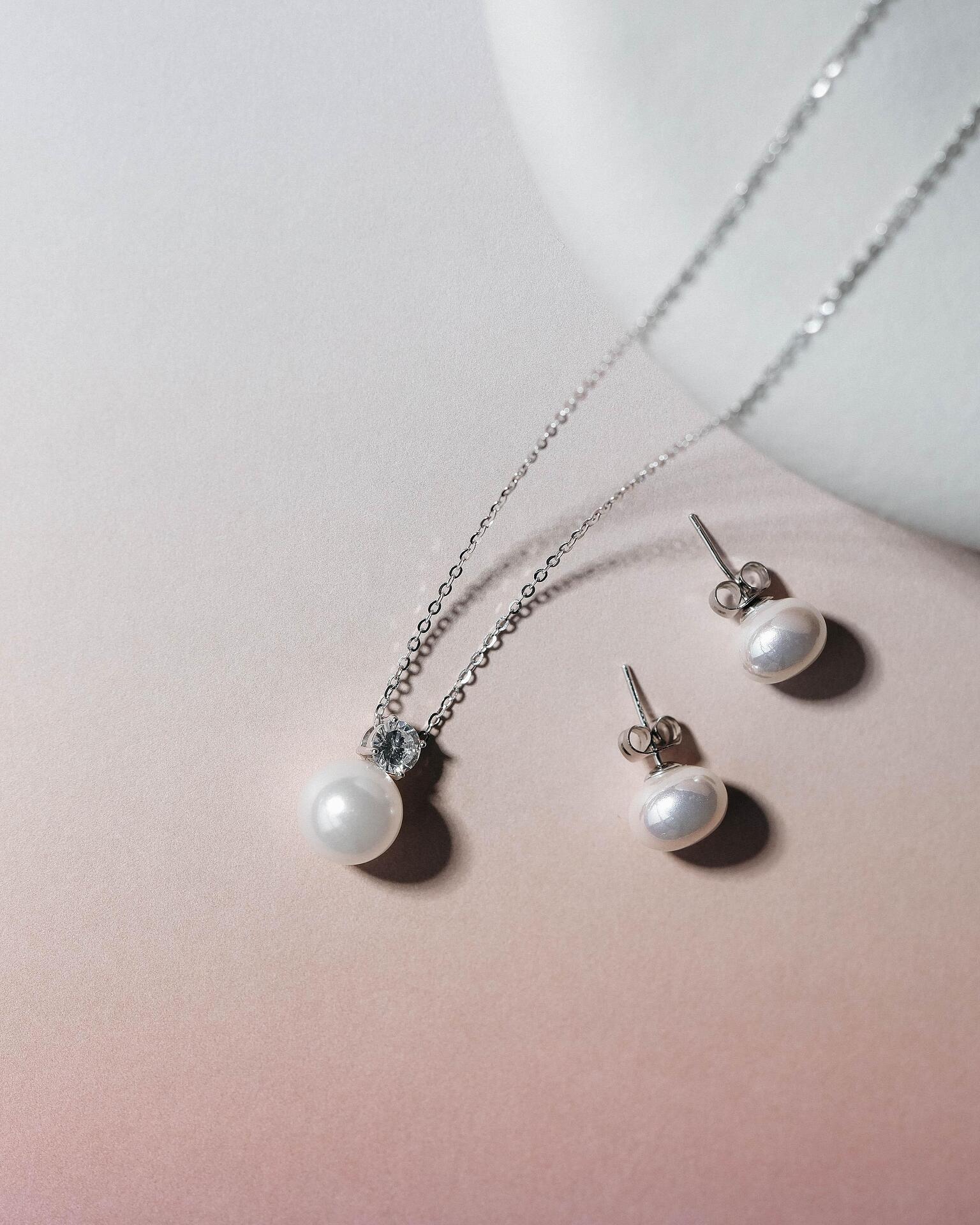 Silver set with pearls: Faith 