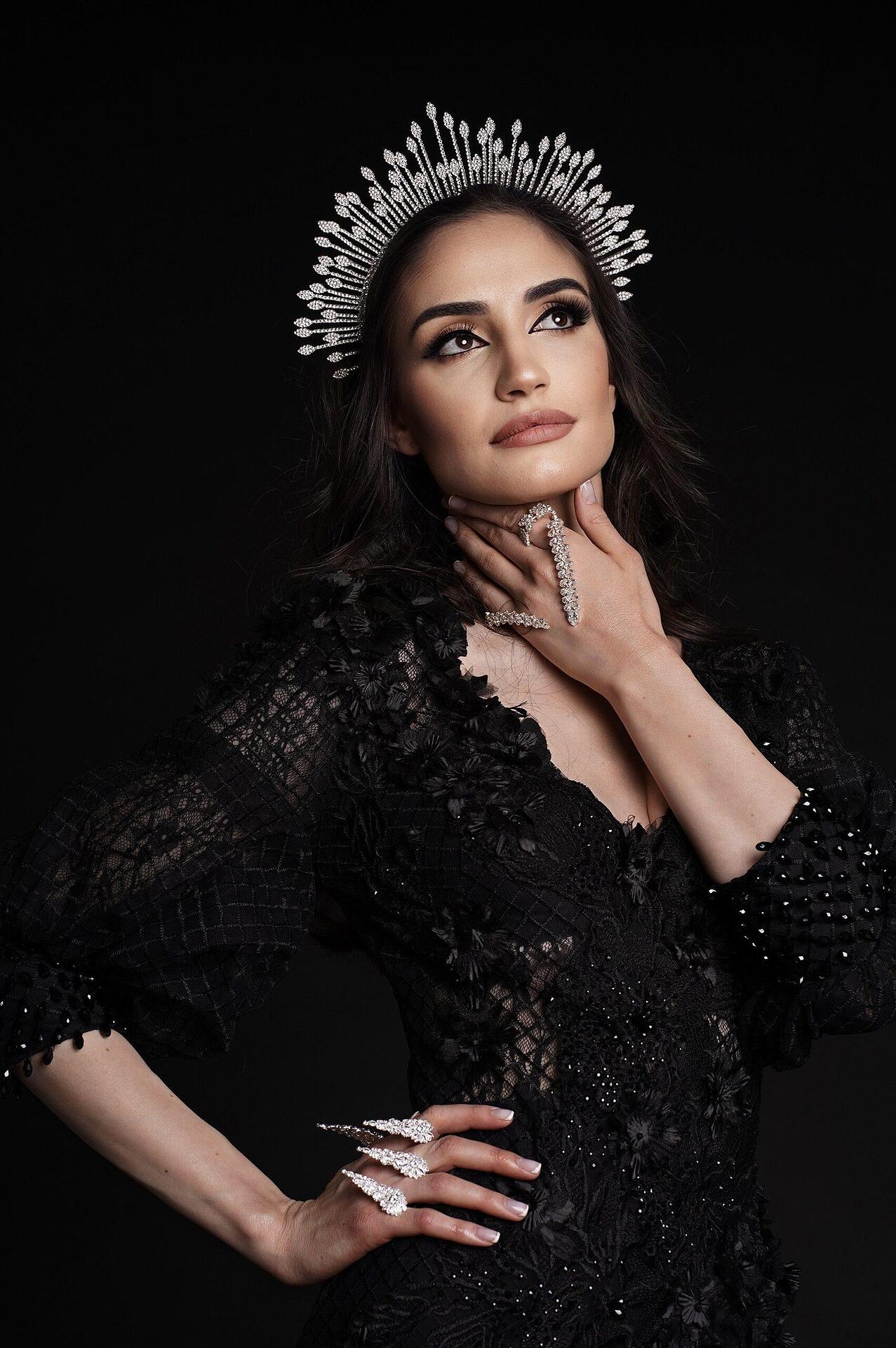 Crown: Empress of The Sun