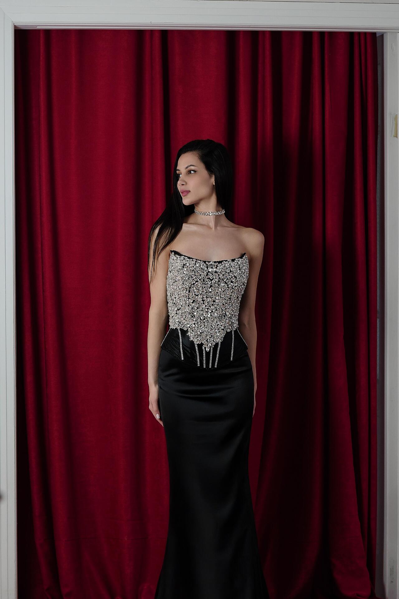 Luxurious skirt and corset set with crystals: Boyana