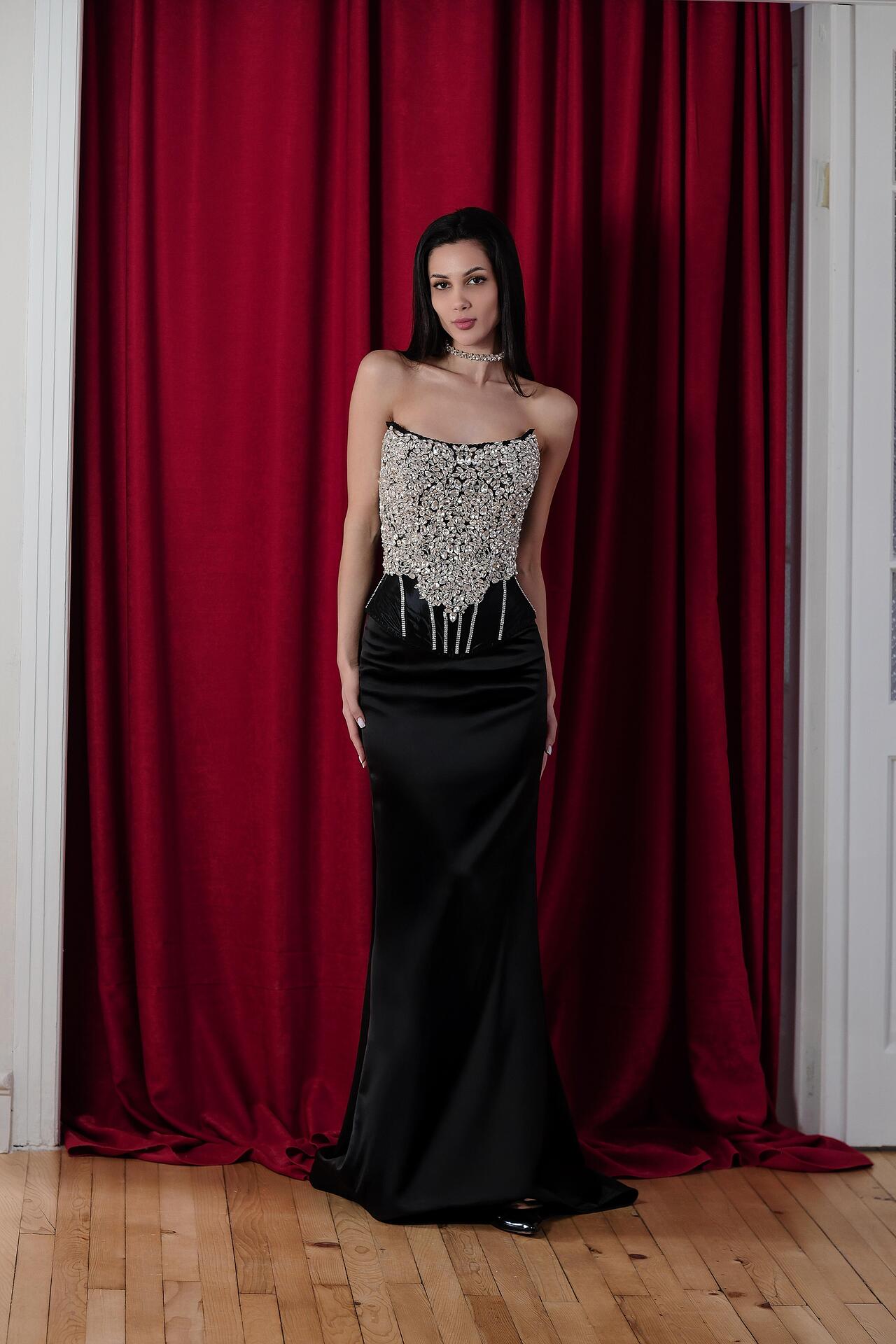 Luxurious skirt and corset set with crystals: Boyana