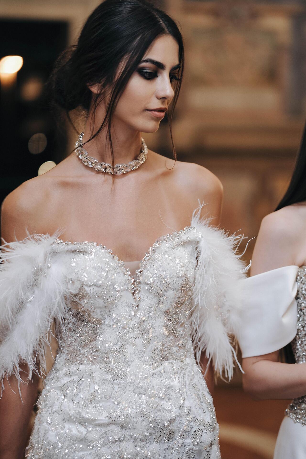 Luxurious short dress with feathers: Lolita