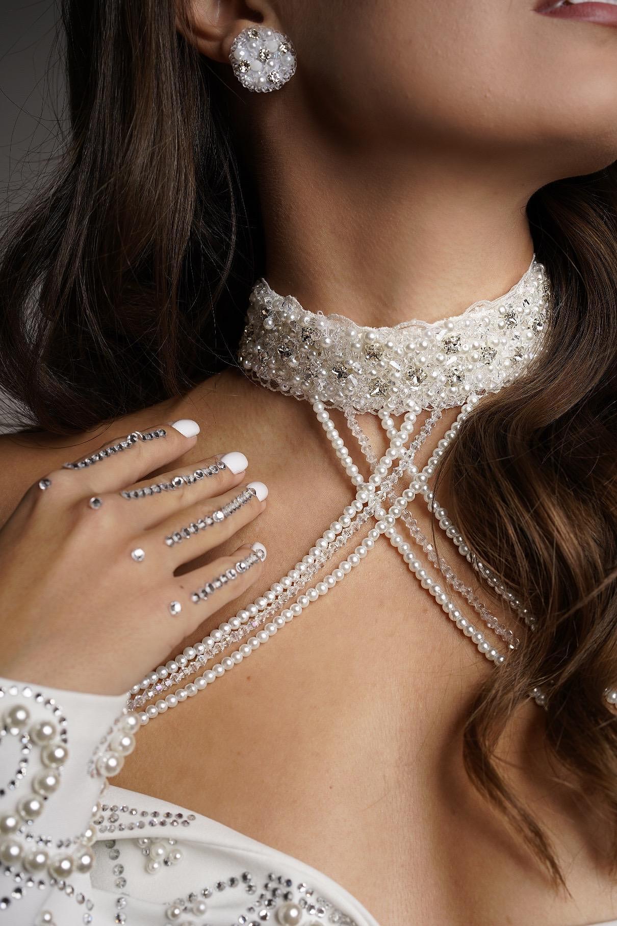 Necklace with crystals and dangling pearls
