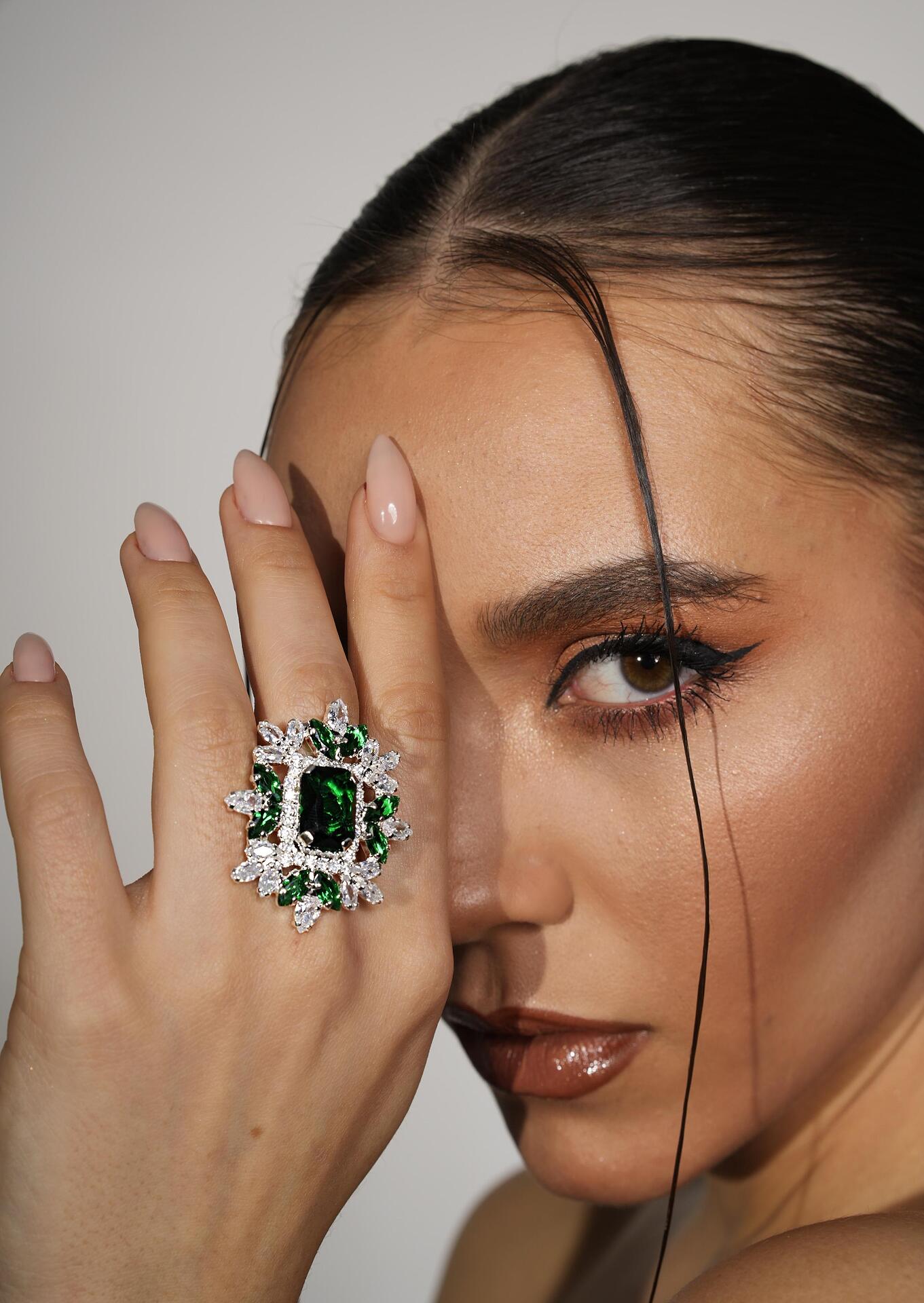 Massive rings with Zirconium