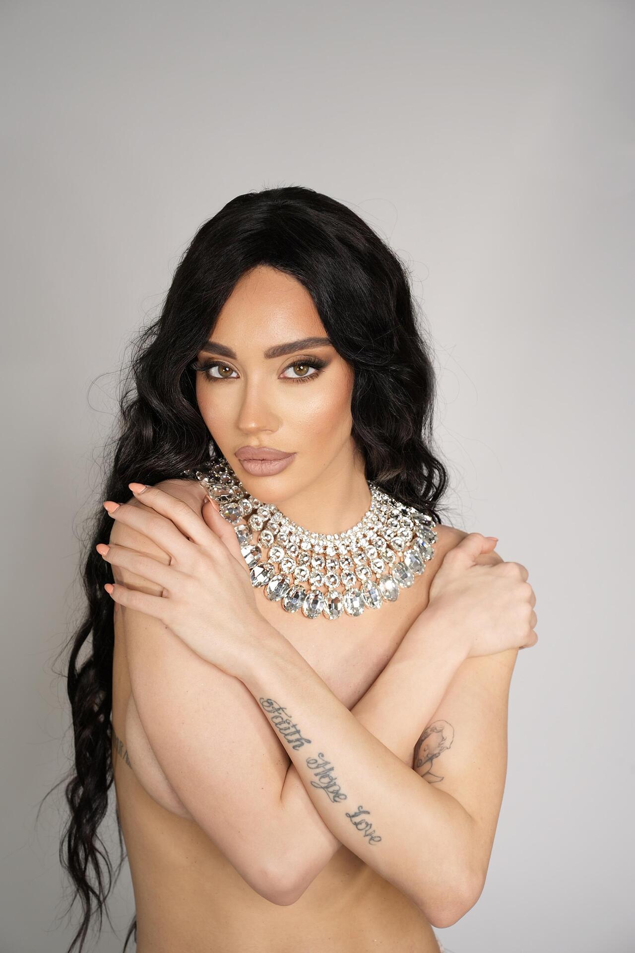 Massive necklace with crystals