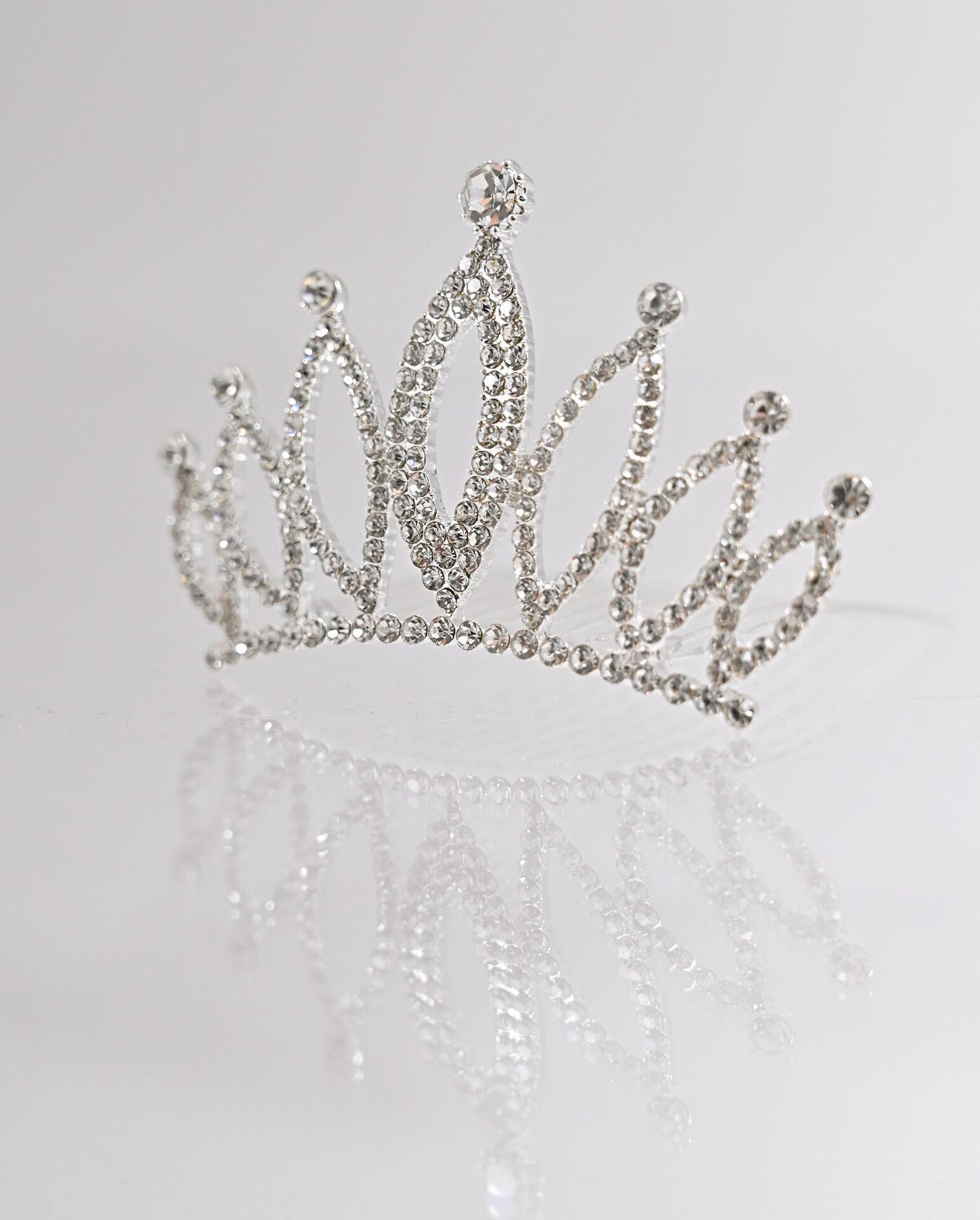 Delicate mini crown with crystals