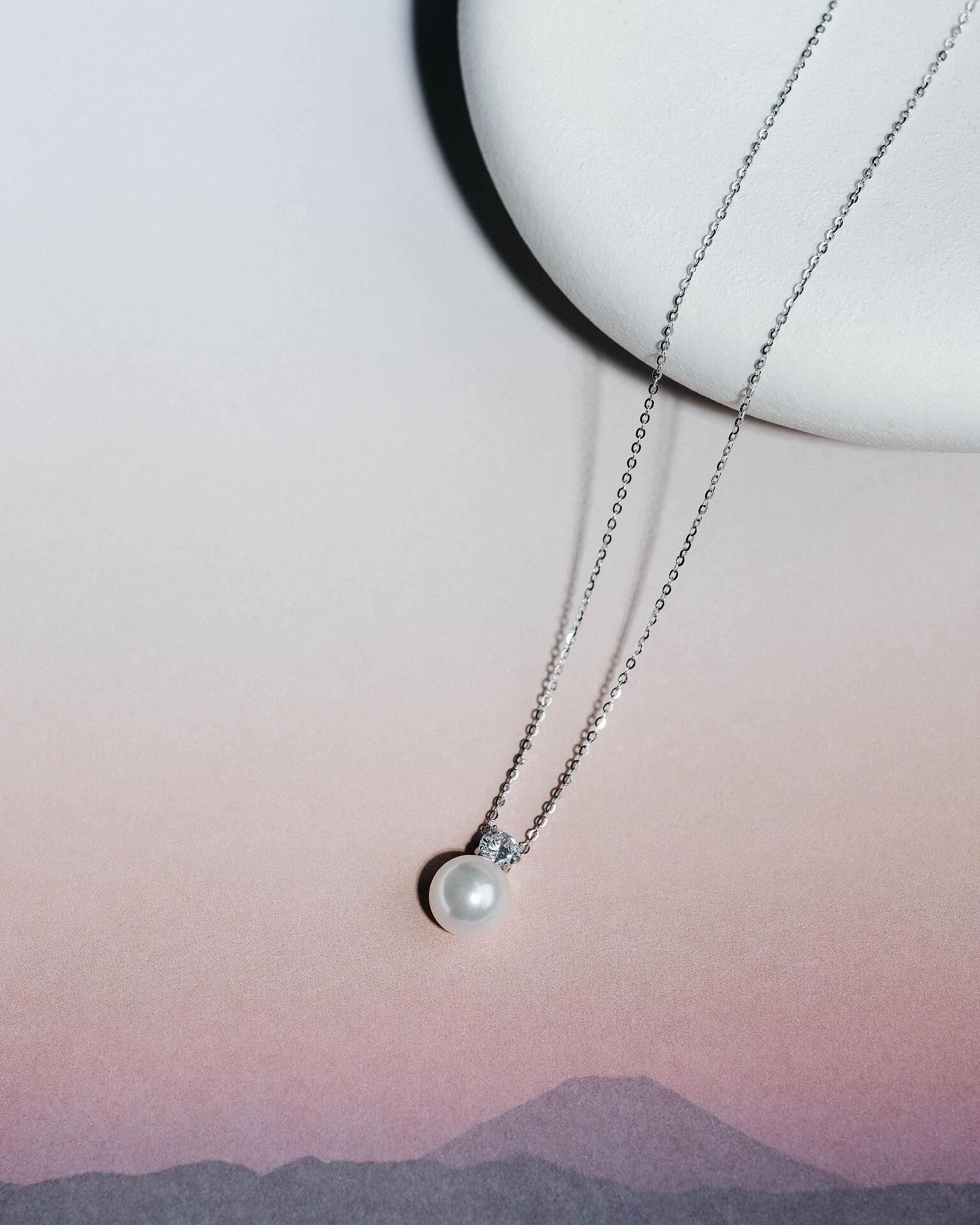 Delicate silver necklace with pearls and crystal