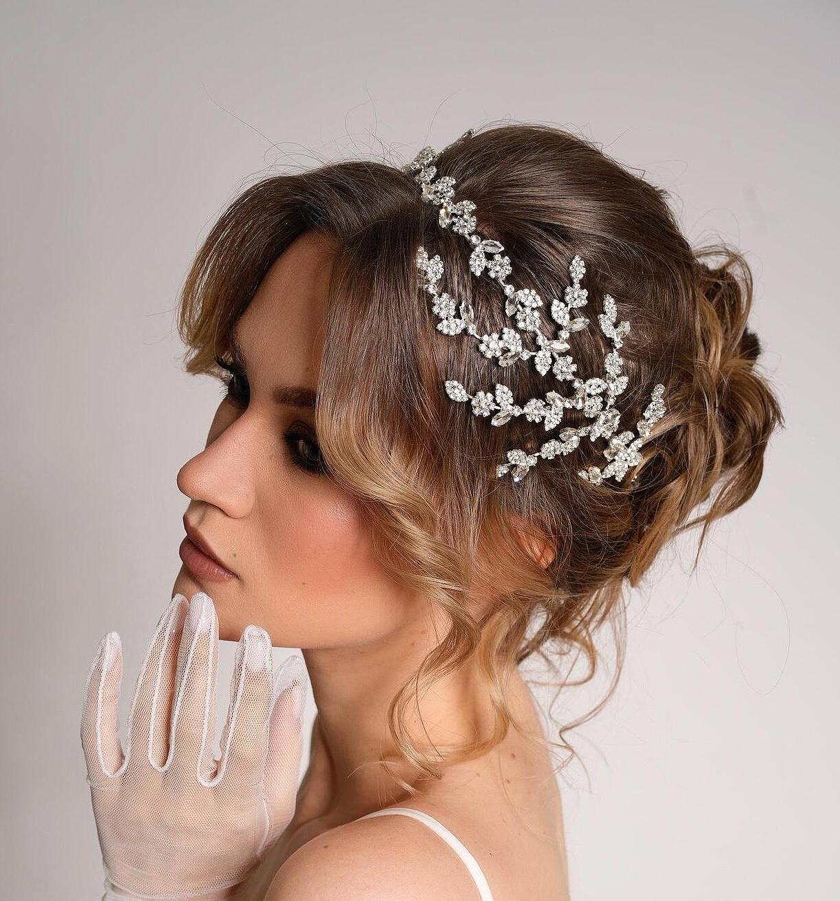 Wedding accessory with crystals