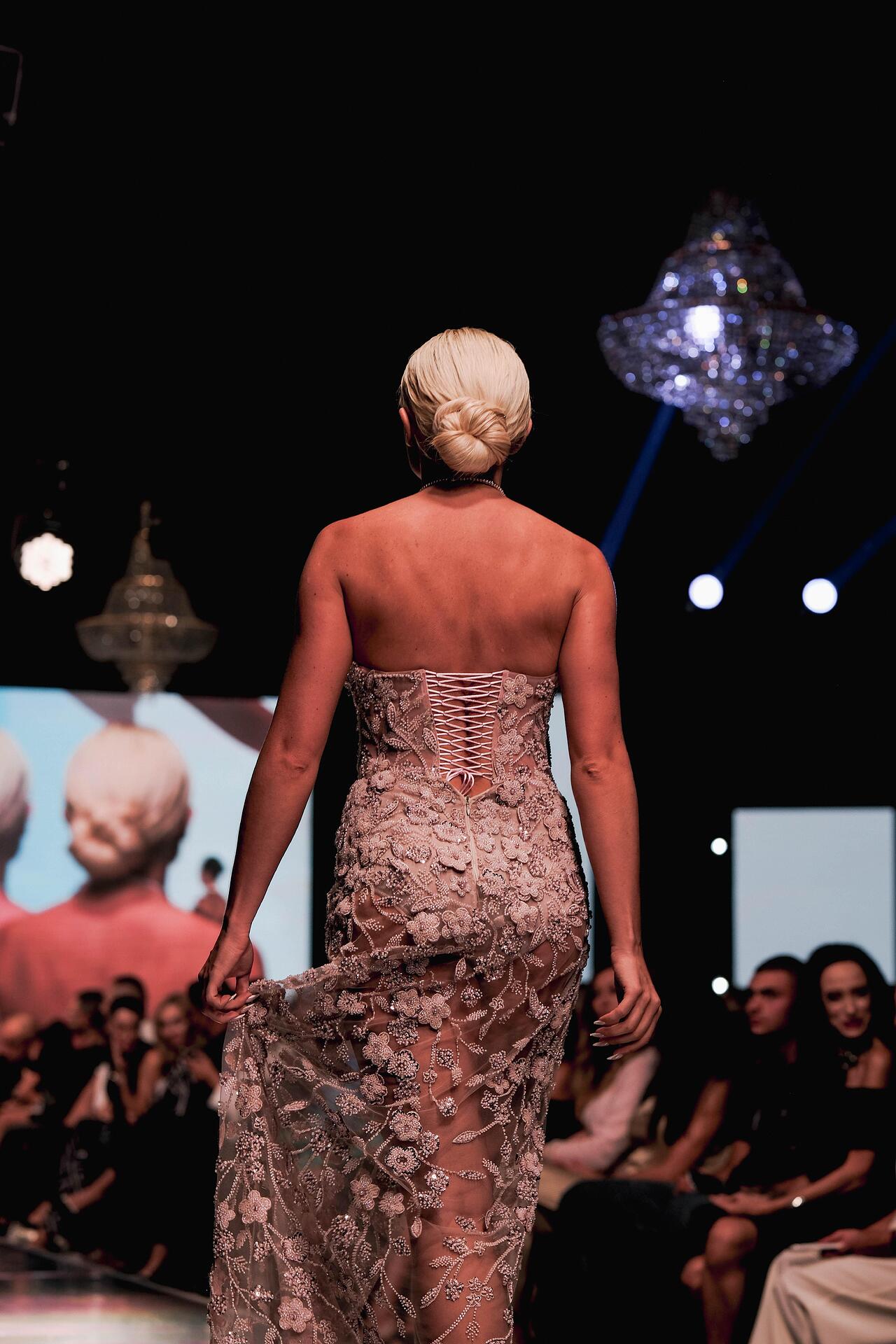 Formal dress: Airy Roses
