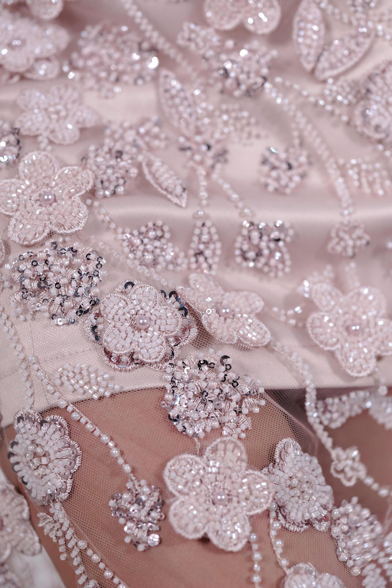 Formal dress: Airy Roses