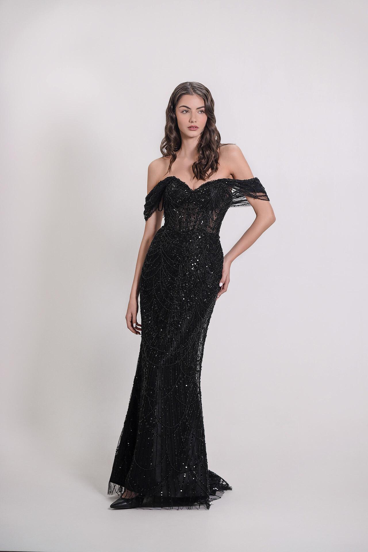 Formal dress in black: Elina