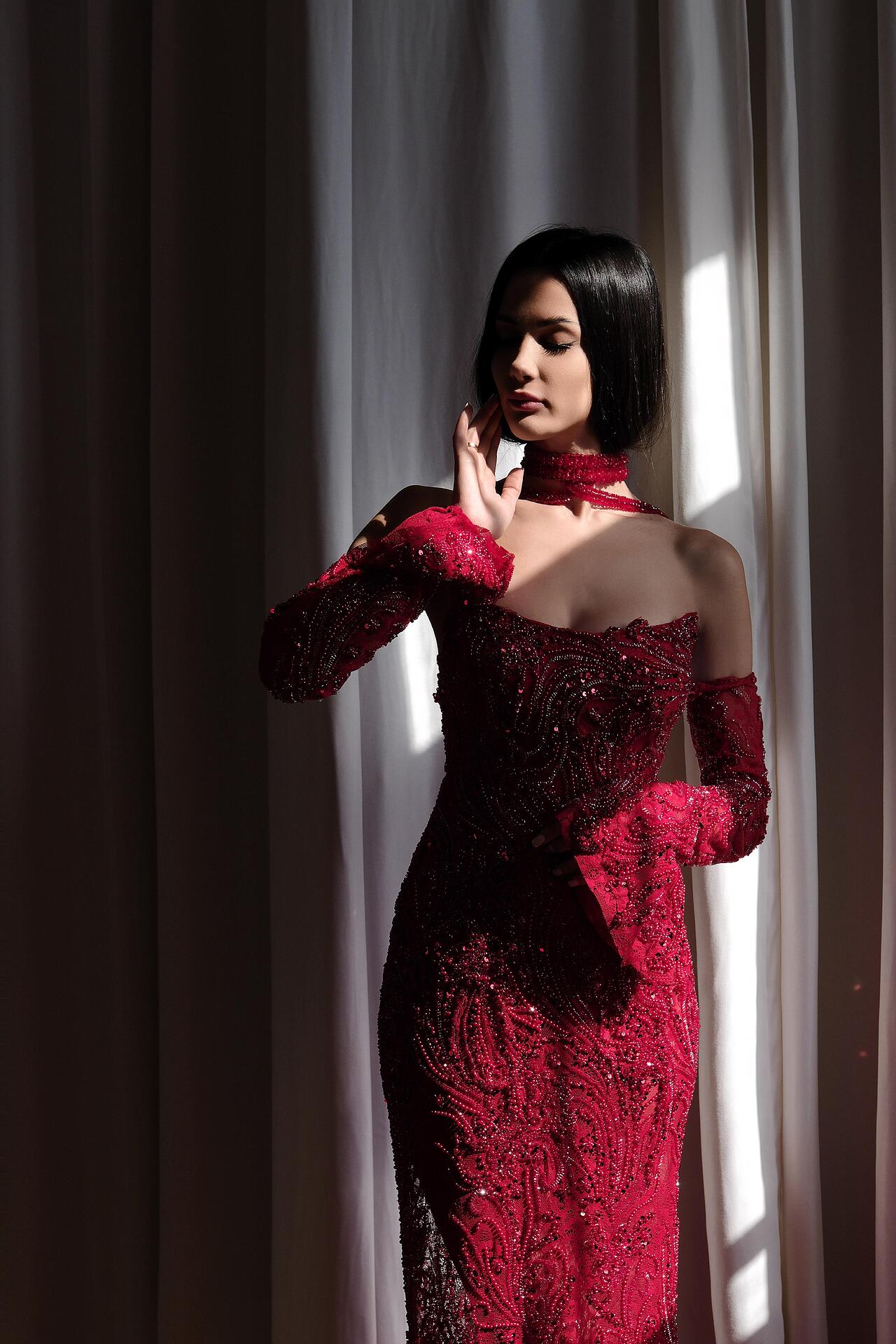 Formal dress complete with gloves and choker: Venera