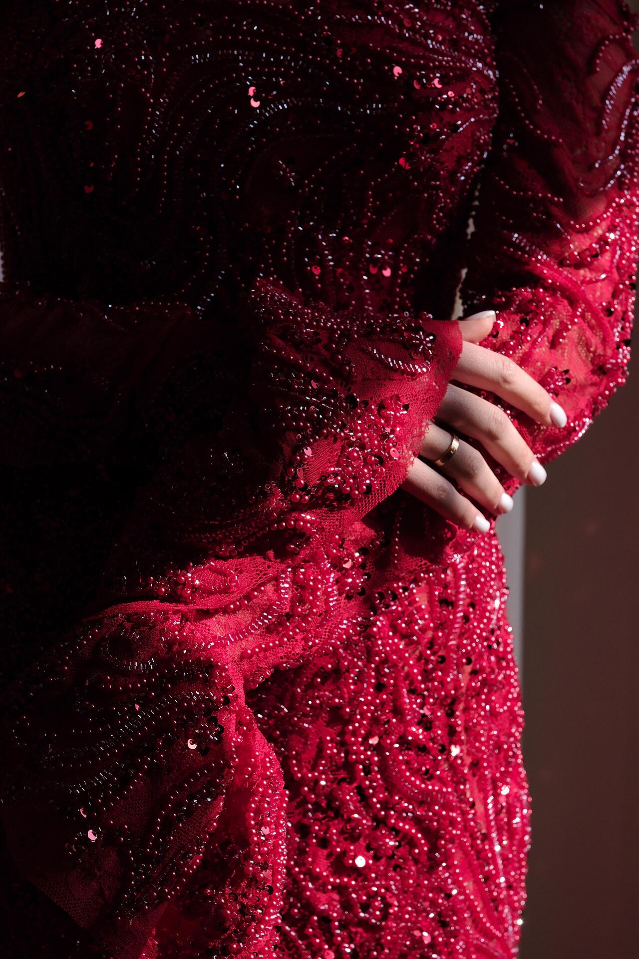Formal dress complete with gloves and choker: Venera