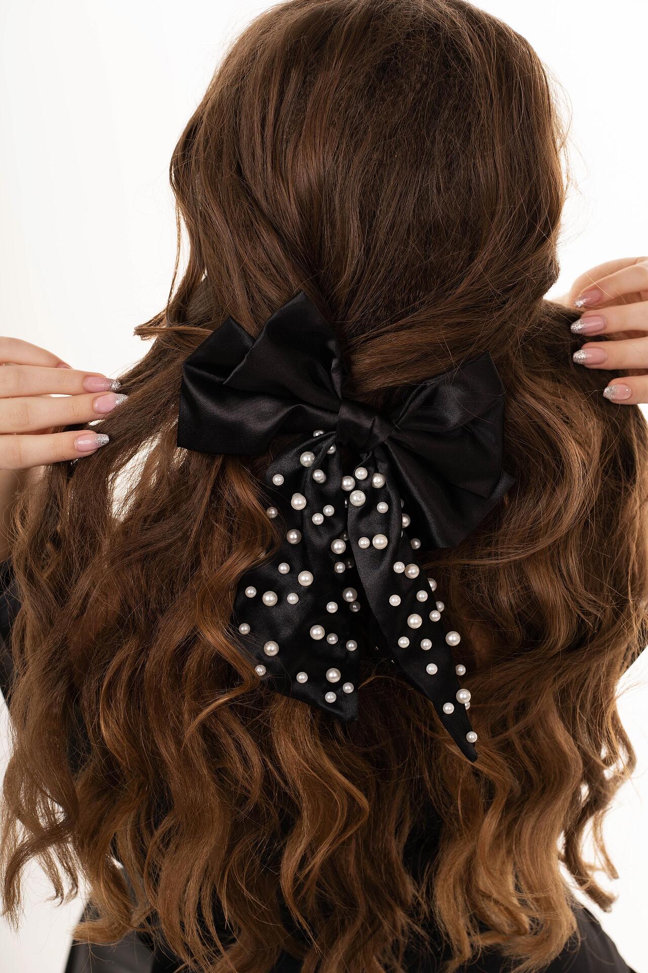 Black/white ribbon with pearls