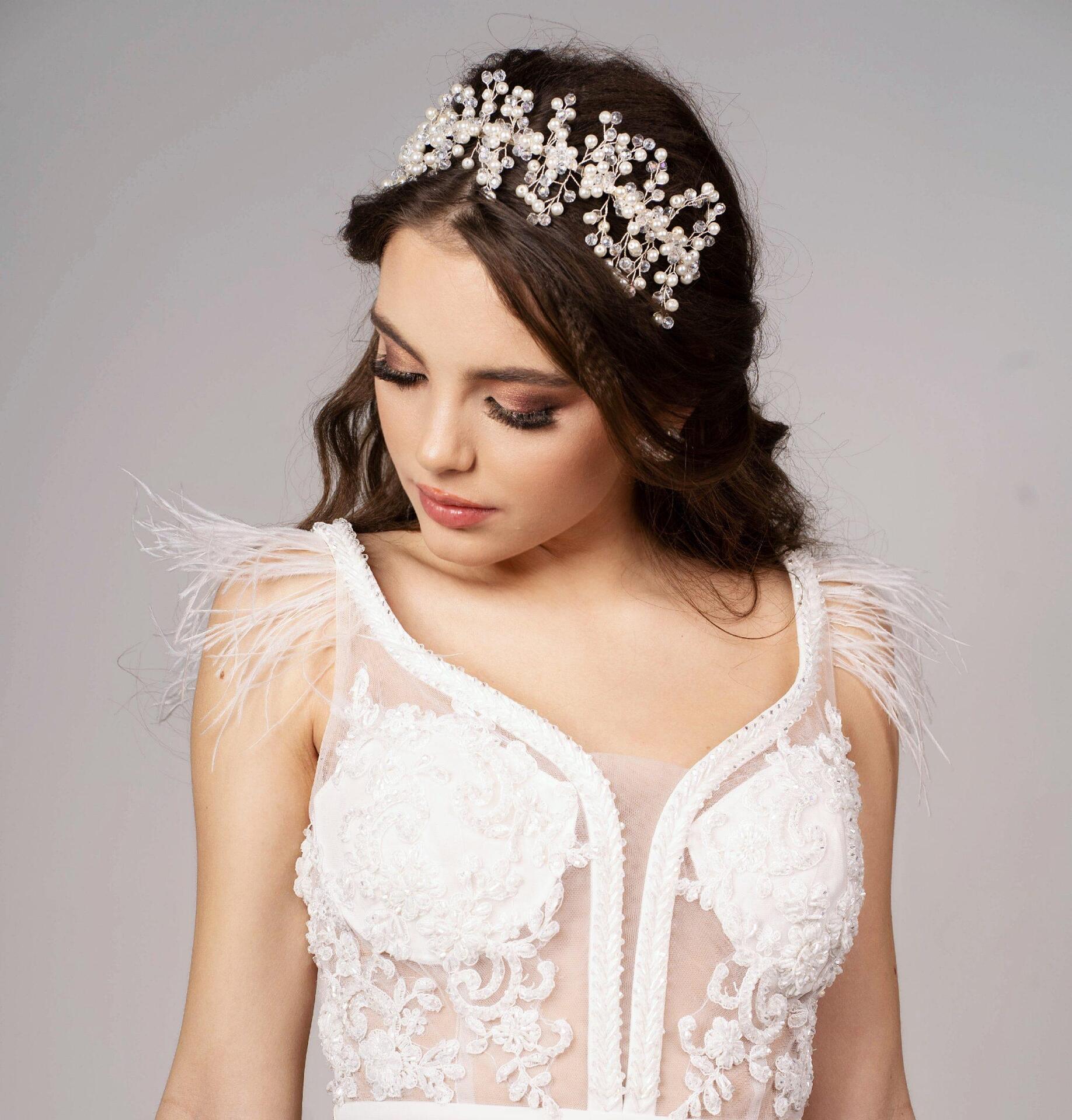 Pearl tiara: Pearl Elegance
