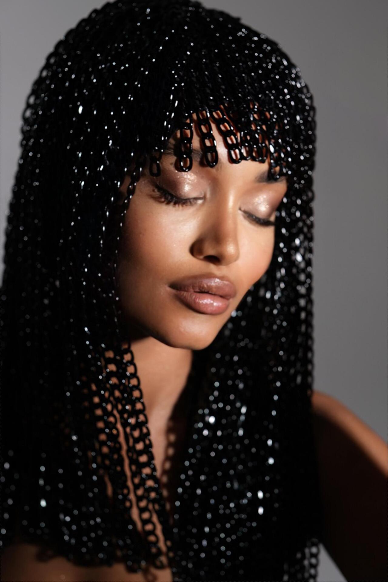 Wig with black metal chains Black Chains