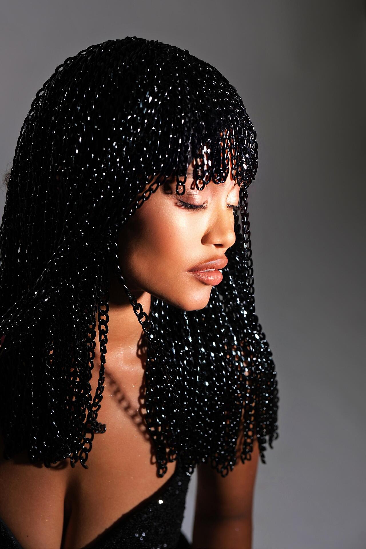Wig with black metal chains Black Chains