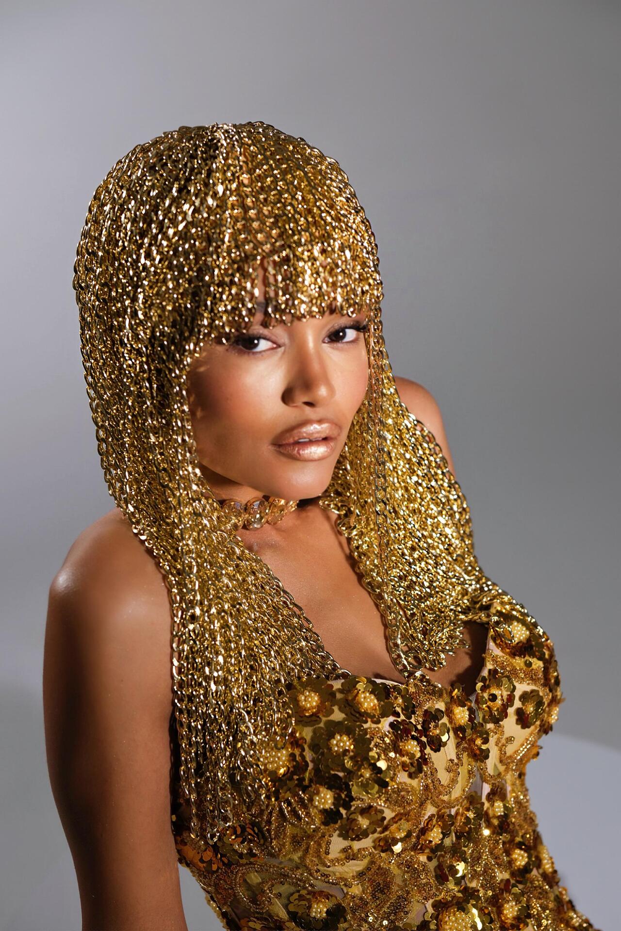 Wig with gold chains