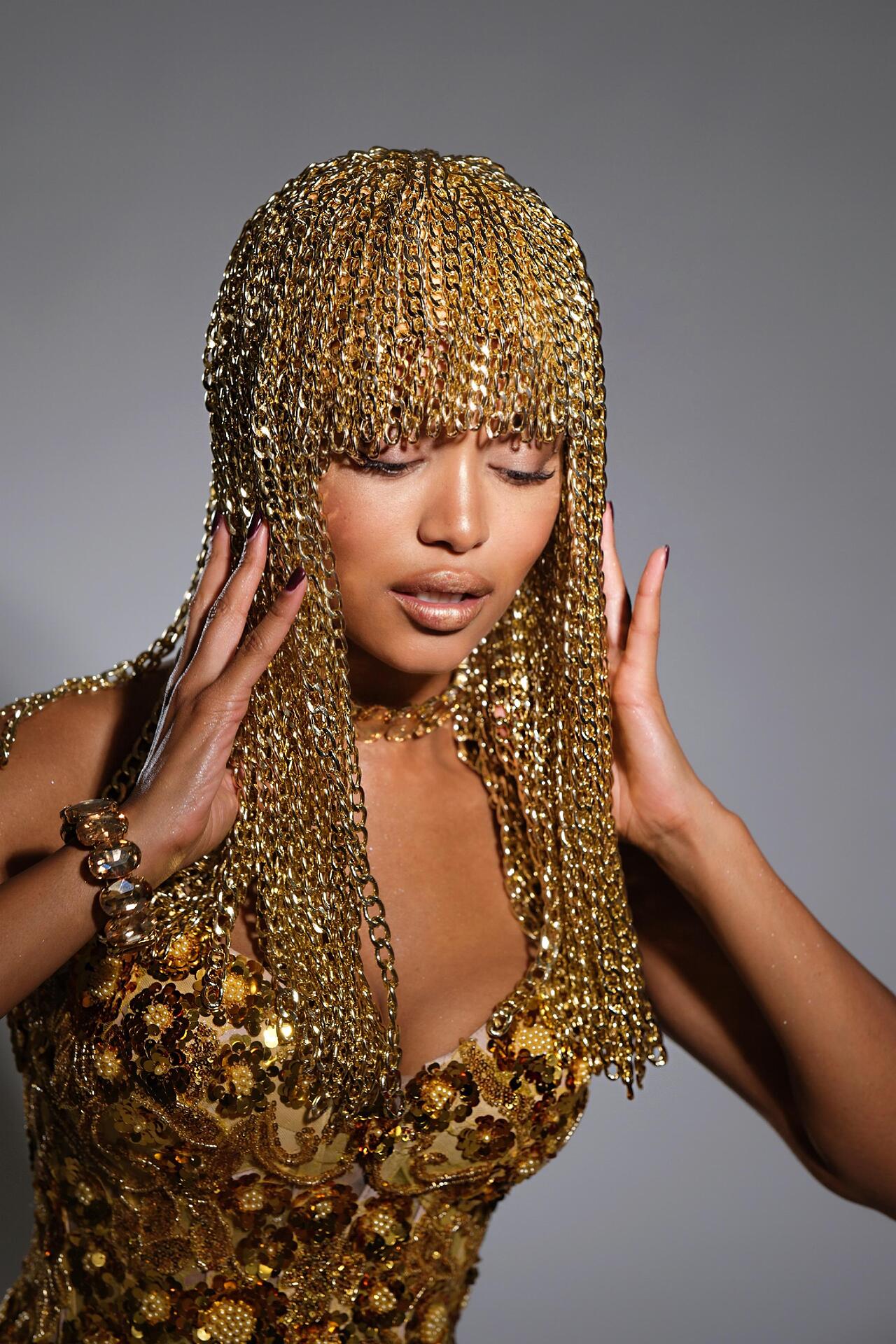 Wig with gold chains