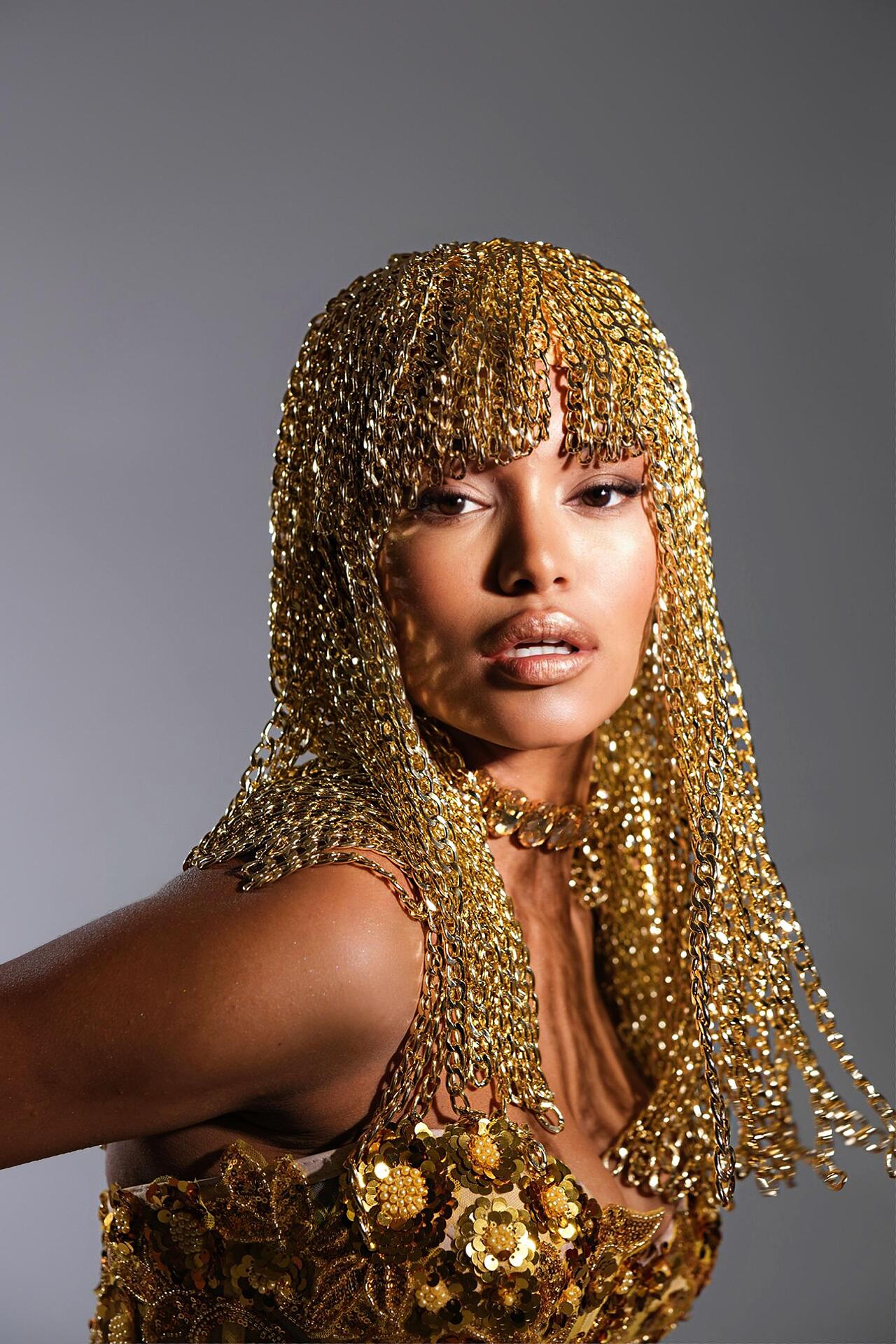 Wig with gold chains